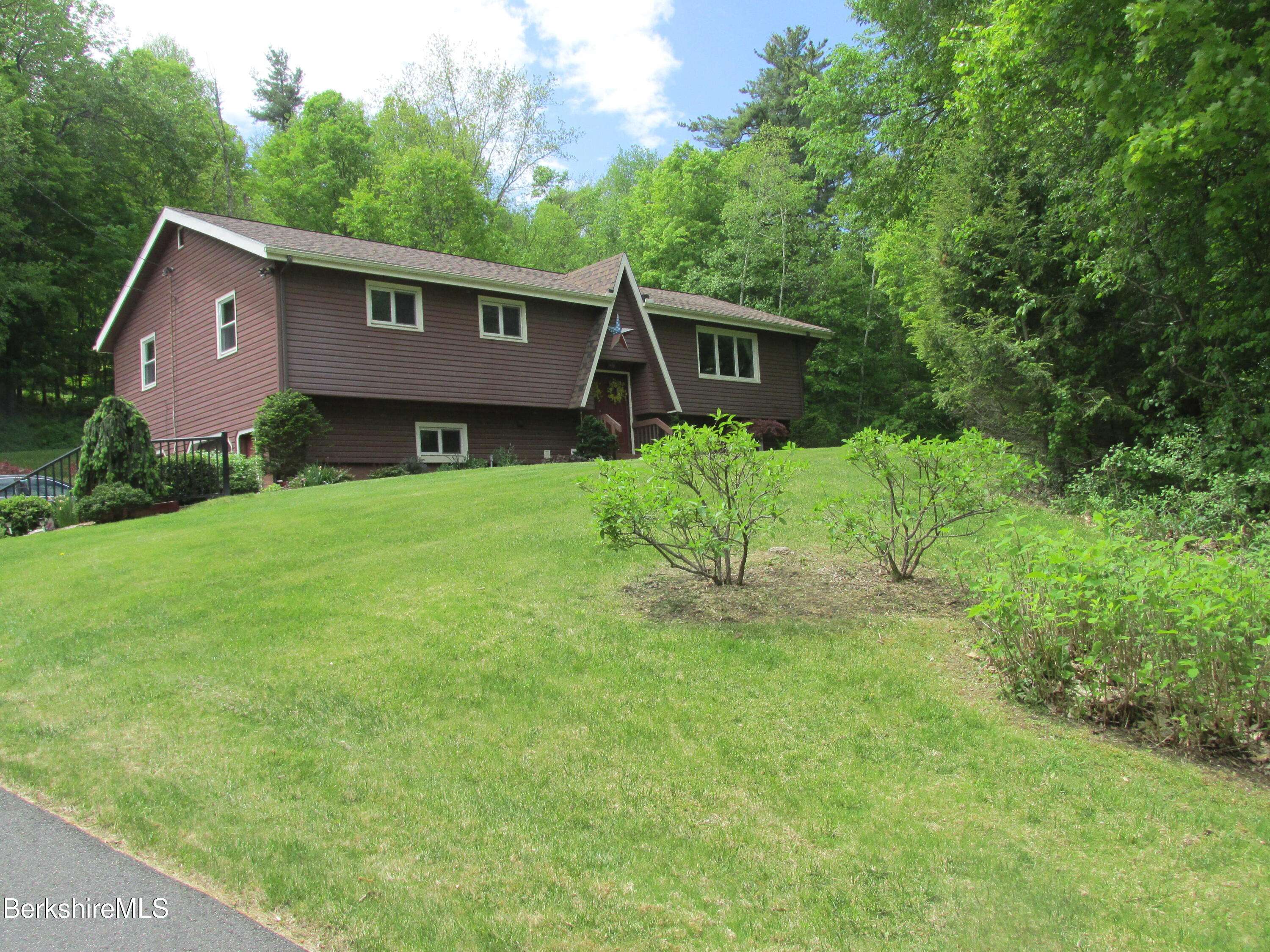 Pittsfield, MA 01201,499 Tamarack Rd