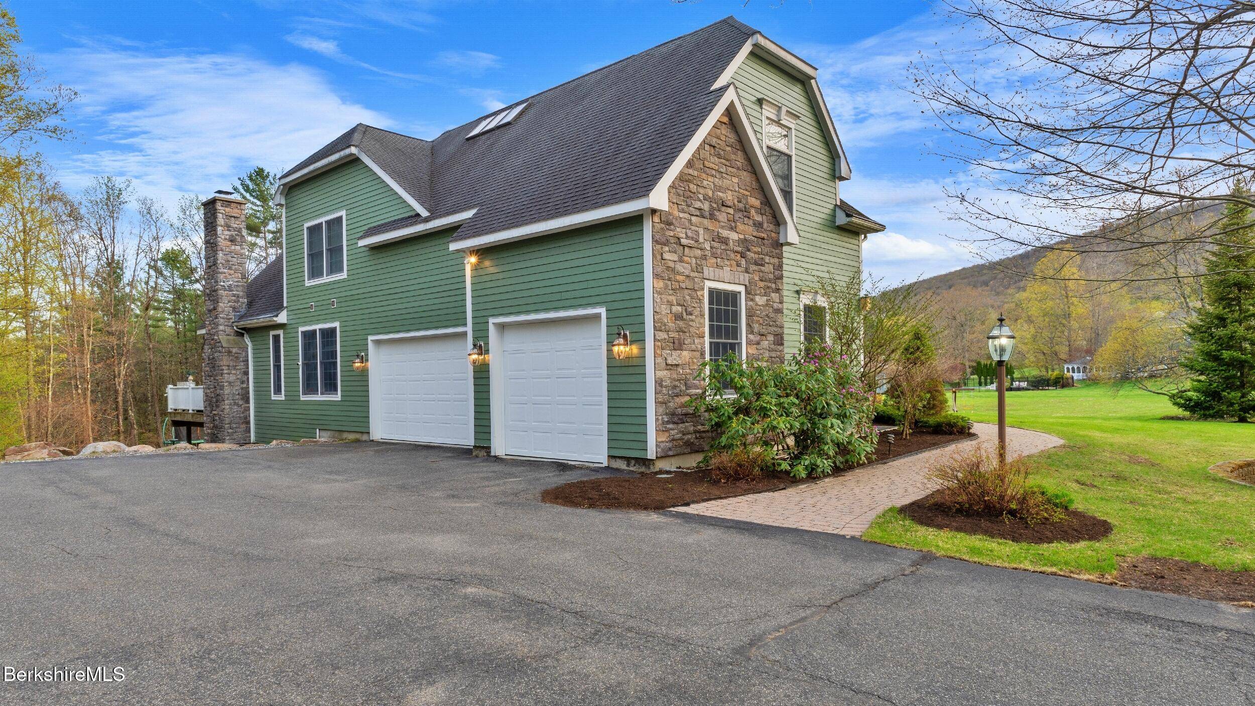 Pittsfield, MA 01201,15 Westbrook Ter