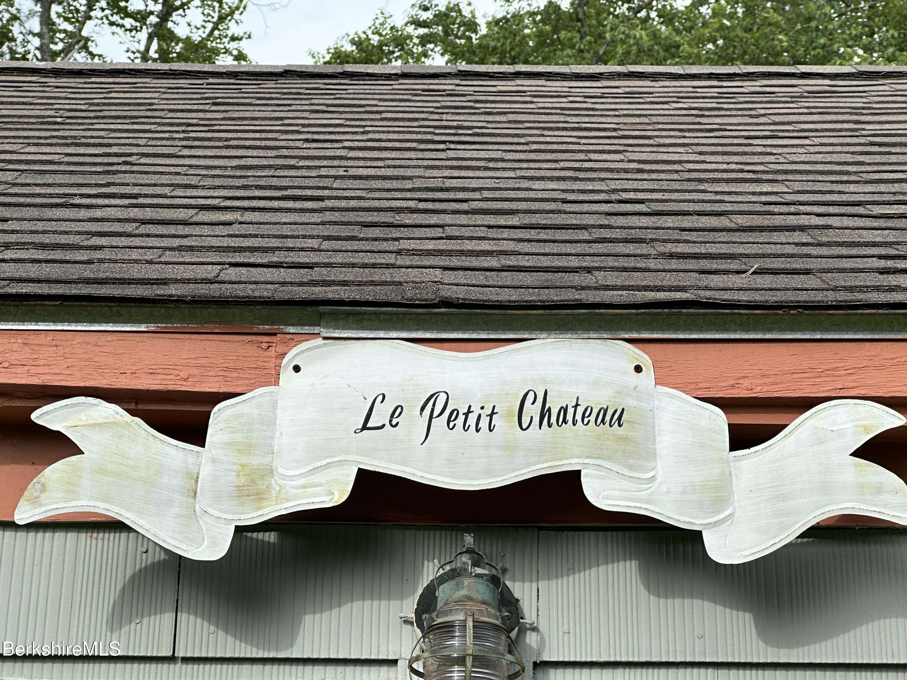 Great Barrington, MA 01230,268 N Plain Rd