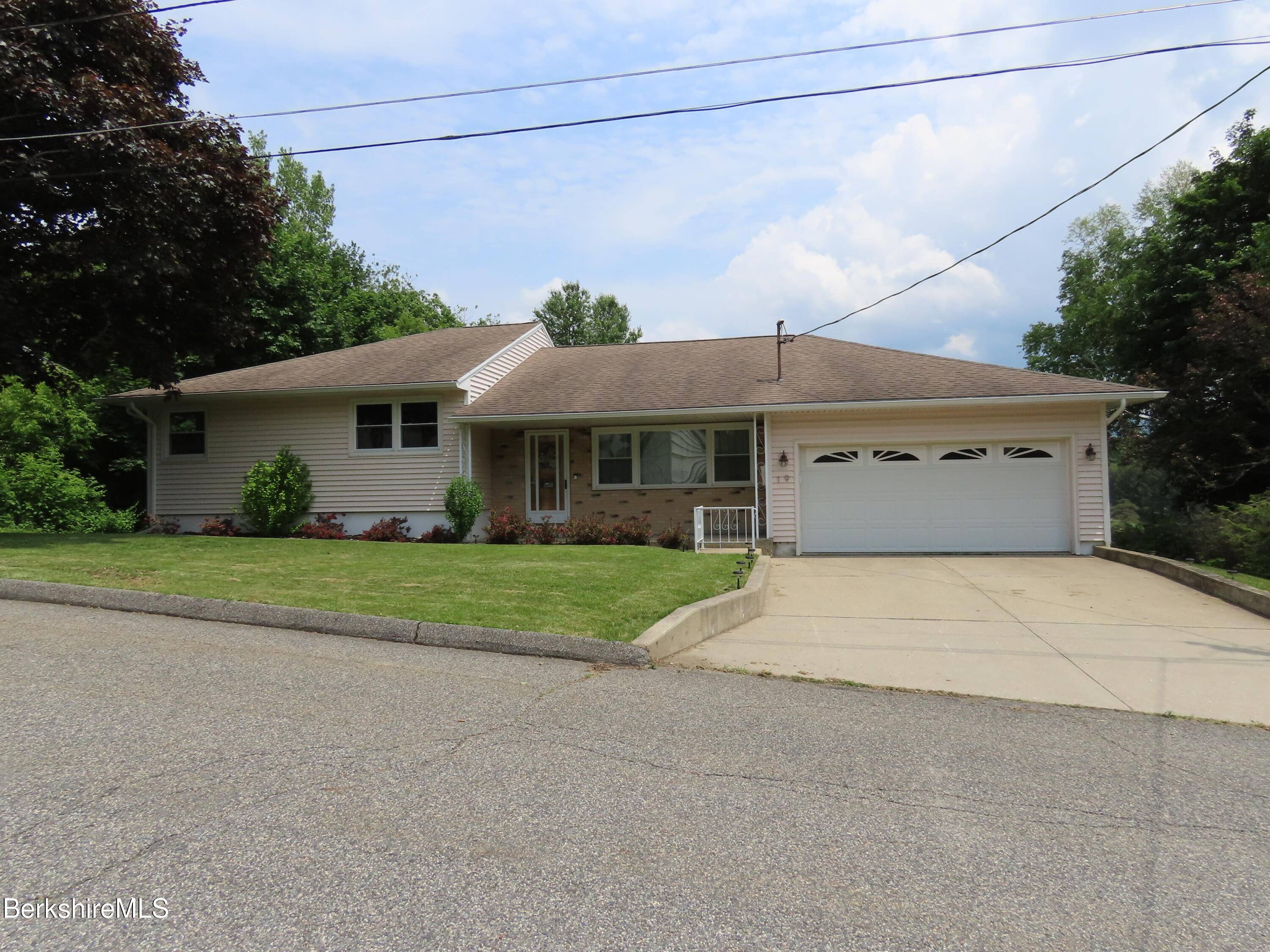 Adams, MA 01220,19 Grandview Ter
