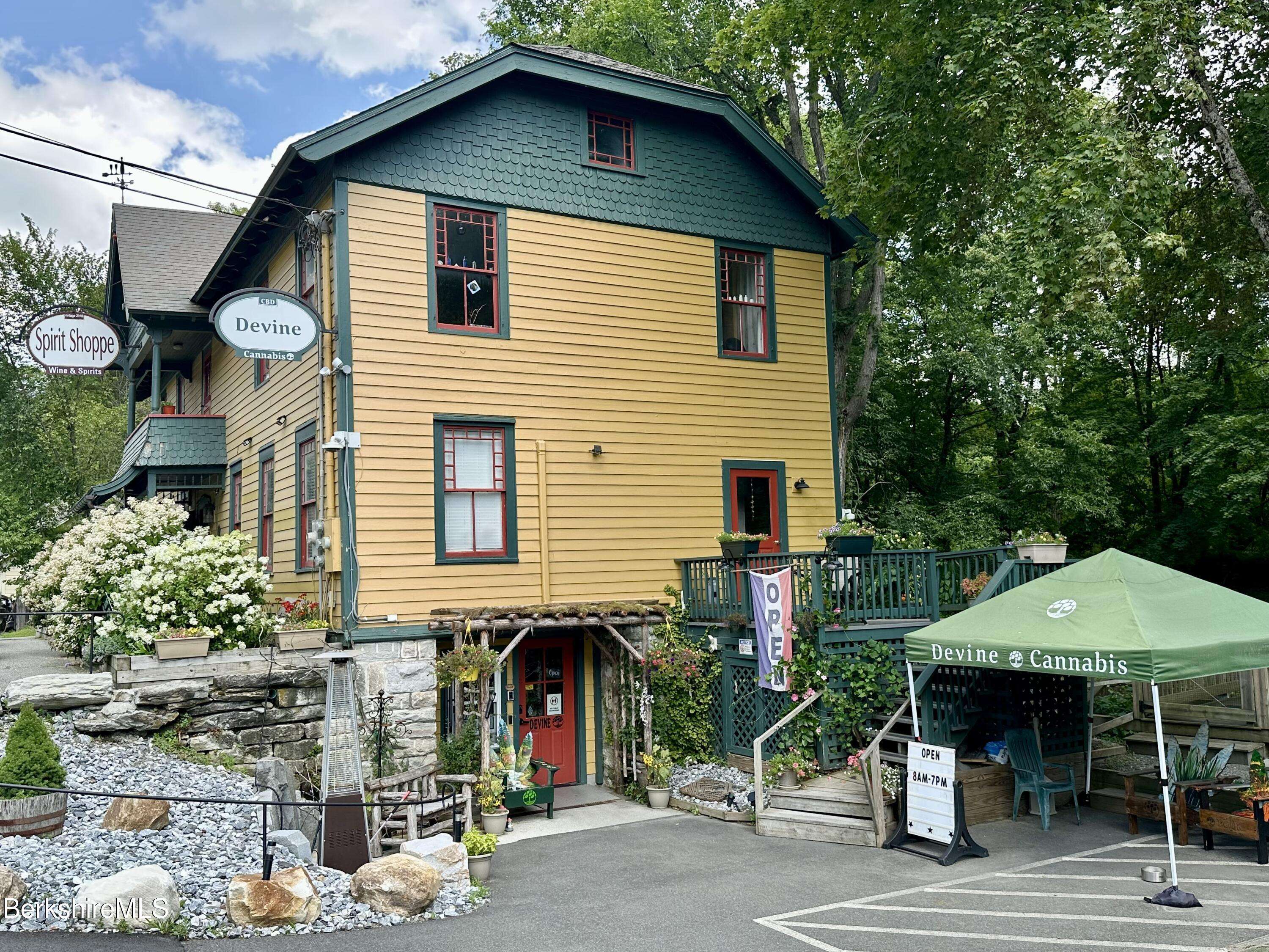 Egremont, MA 01258