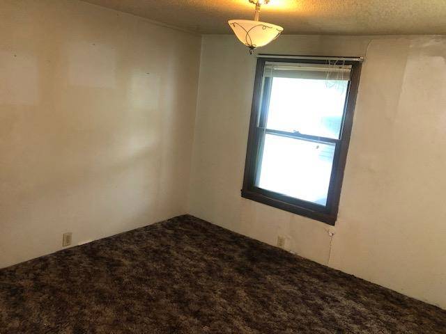 Augusta, KS 67010,221 E Summit