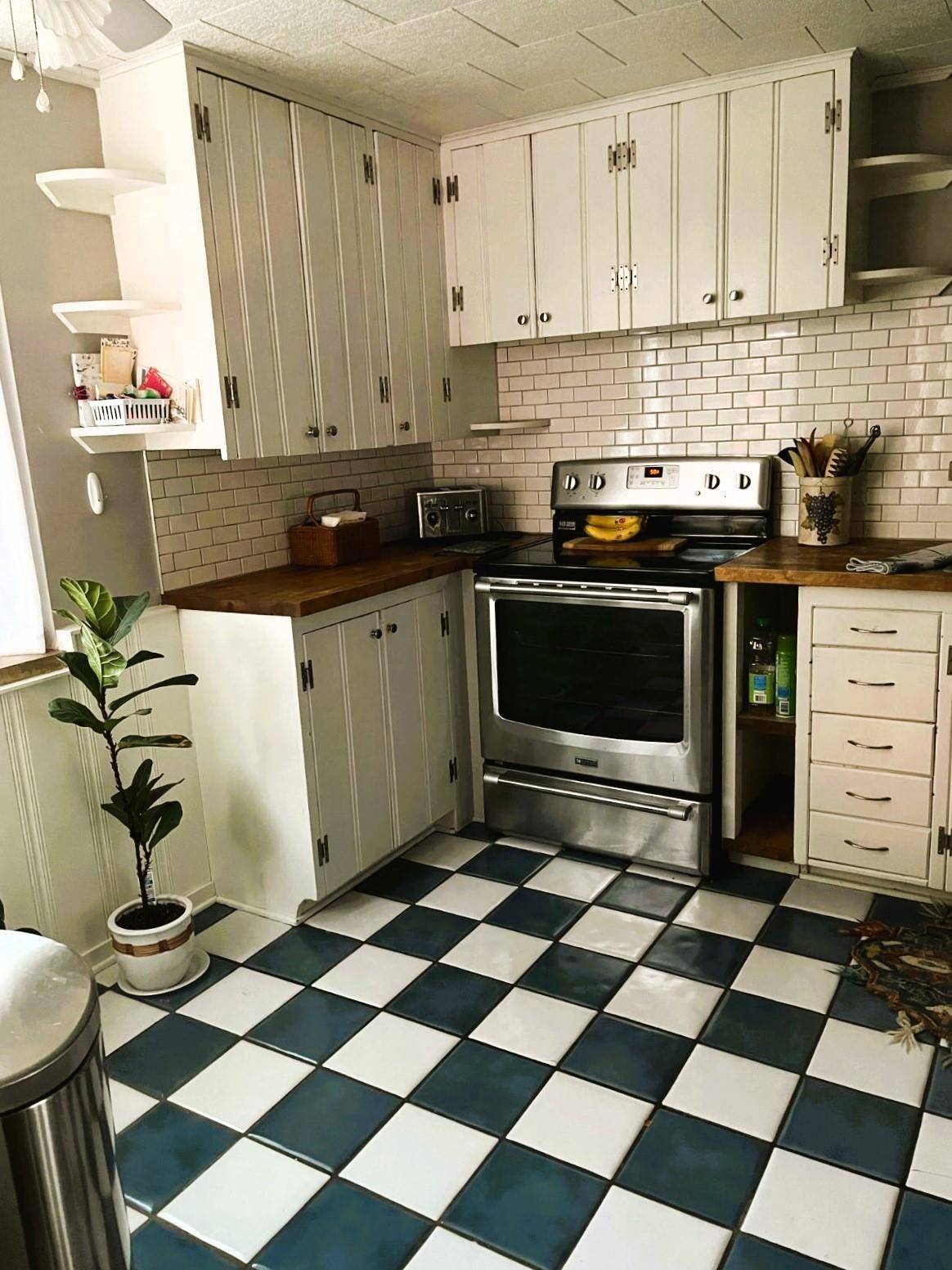 Winfield, KS 67156,1422 Hackney St
