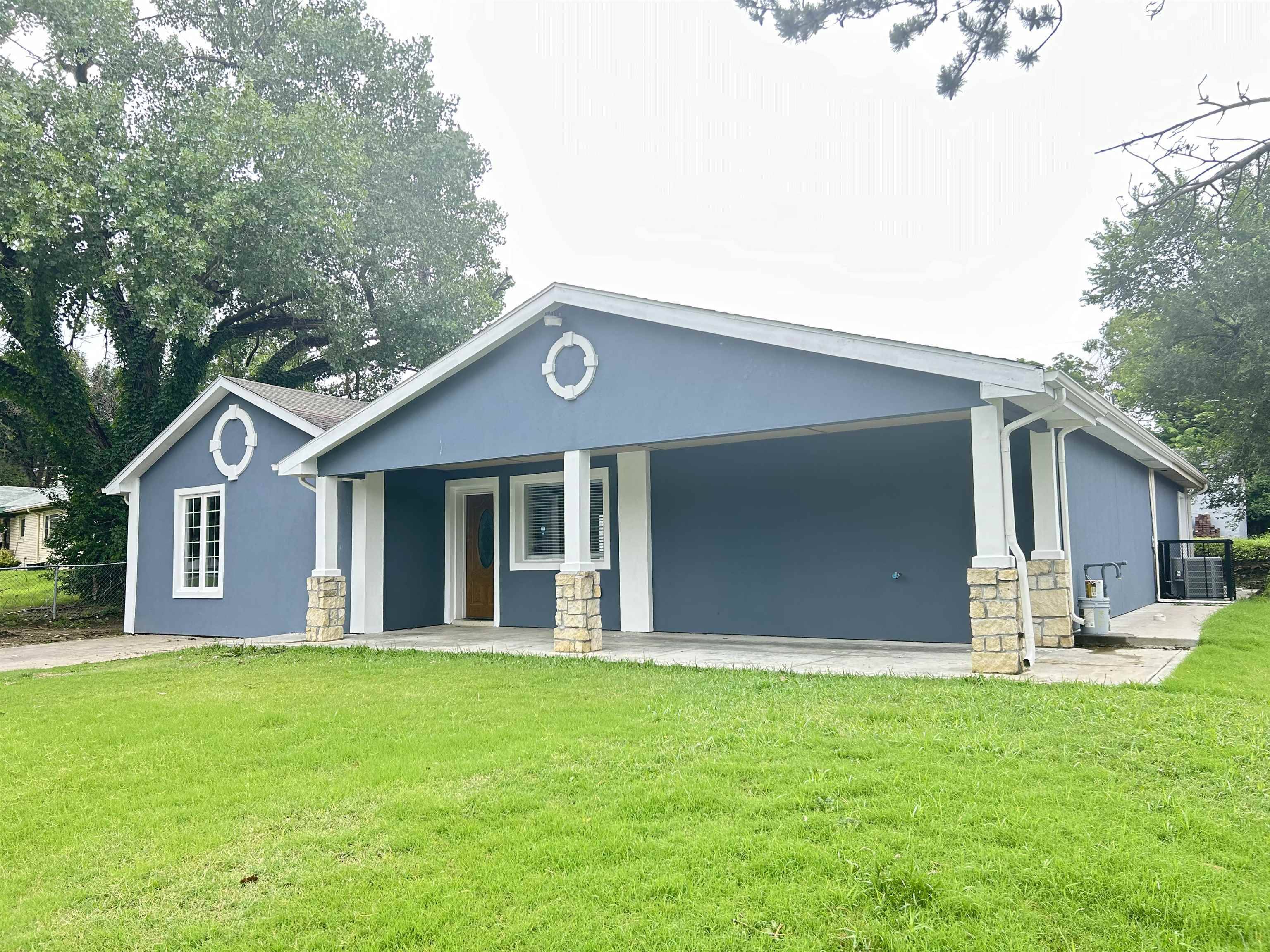 Wichita, KS 67208,1544 Matlock Dr