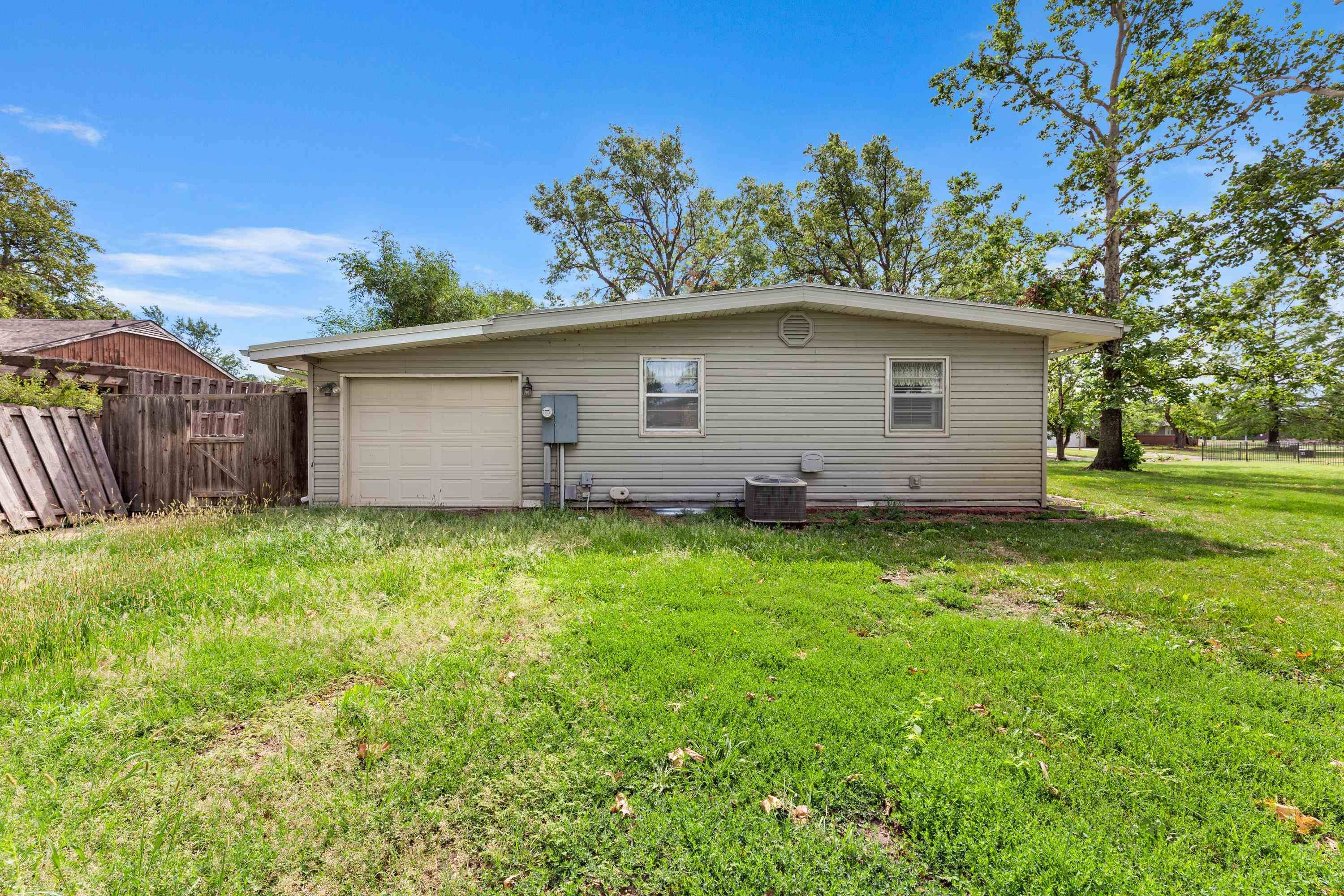 Halstead, KS 67056,503 College