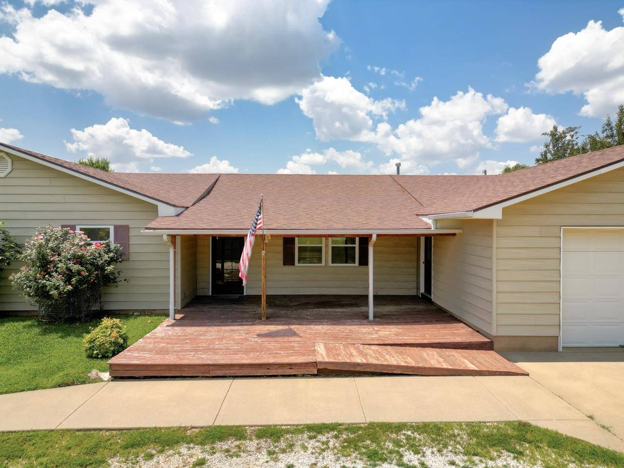 Winfield, KS 67156,2200 Crestline Dr