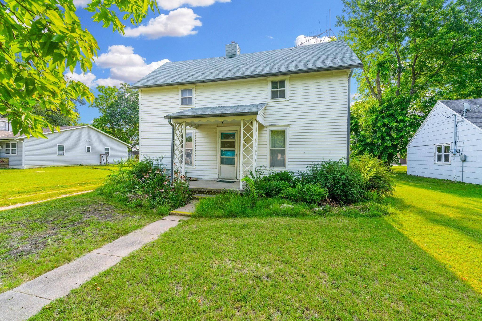 Hillsboro, KS 67063,206 S Birch St