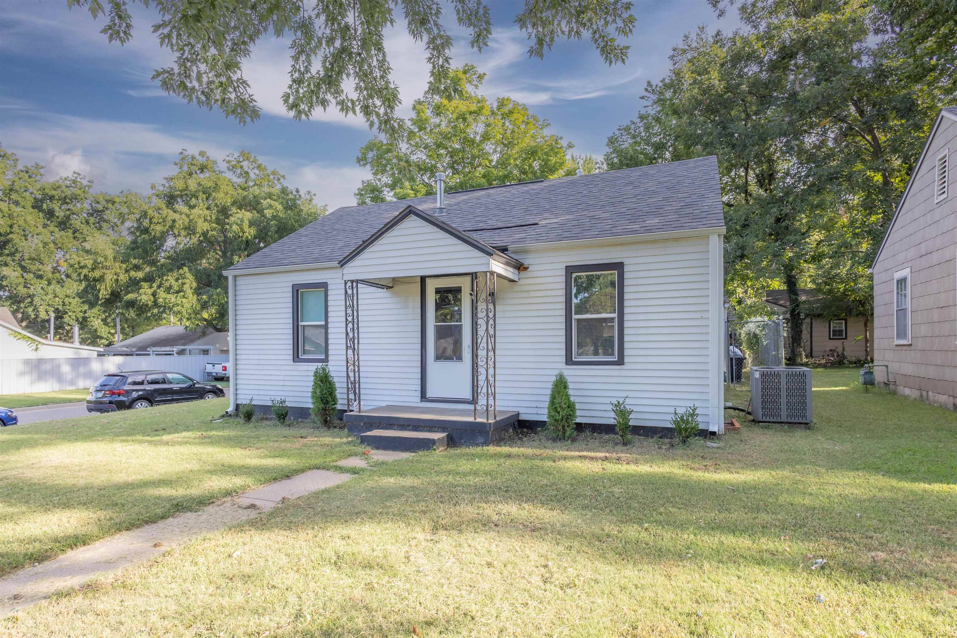 Winfield, KS 67156,423 E 16th