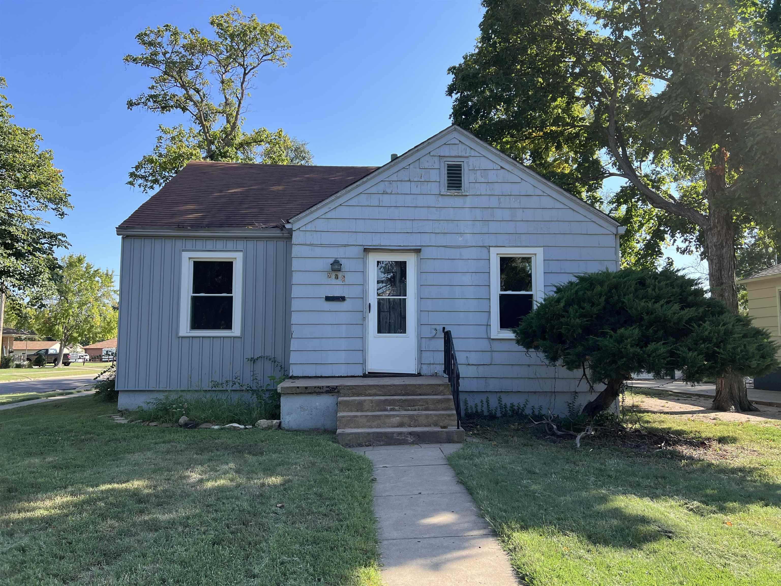 Lyons, KS 67554,402 W Taylor St