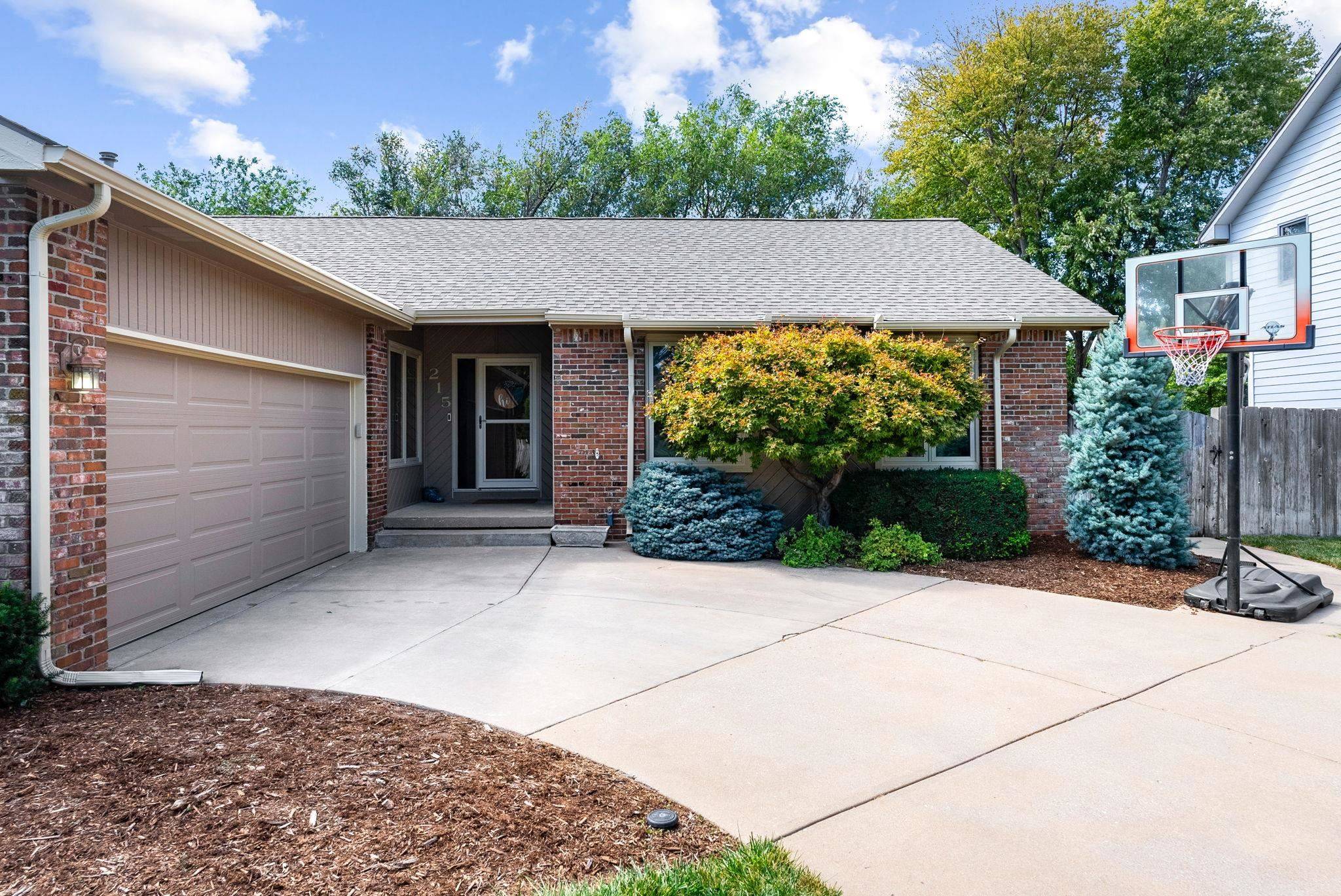 Wichita, KS 67212,215 N Woodchuck Ln