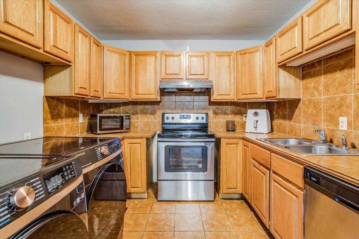 Wichita, KS 67208,5213 E 20th St
