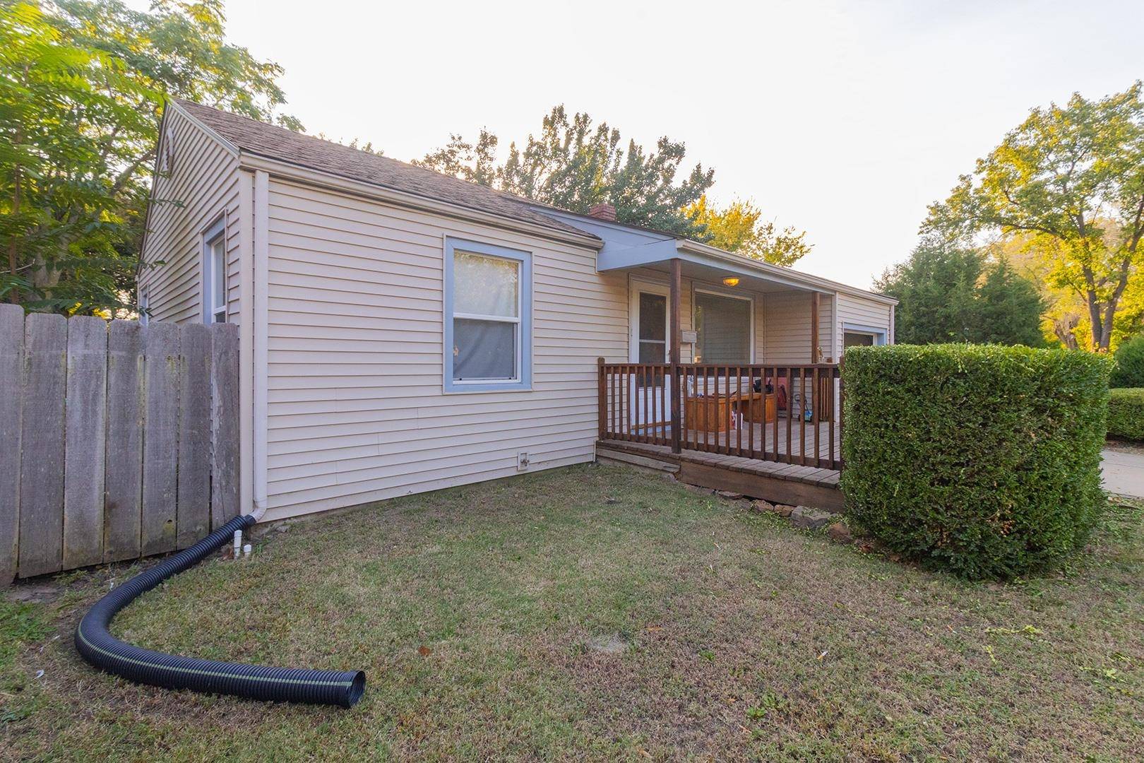 Wichita, KS 67216,2957 E Glen Oaks