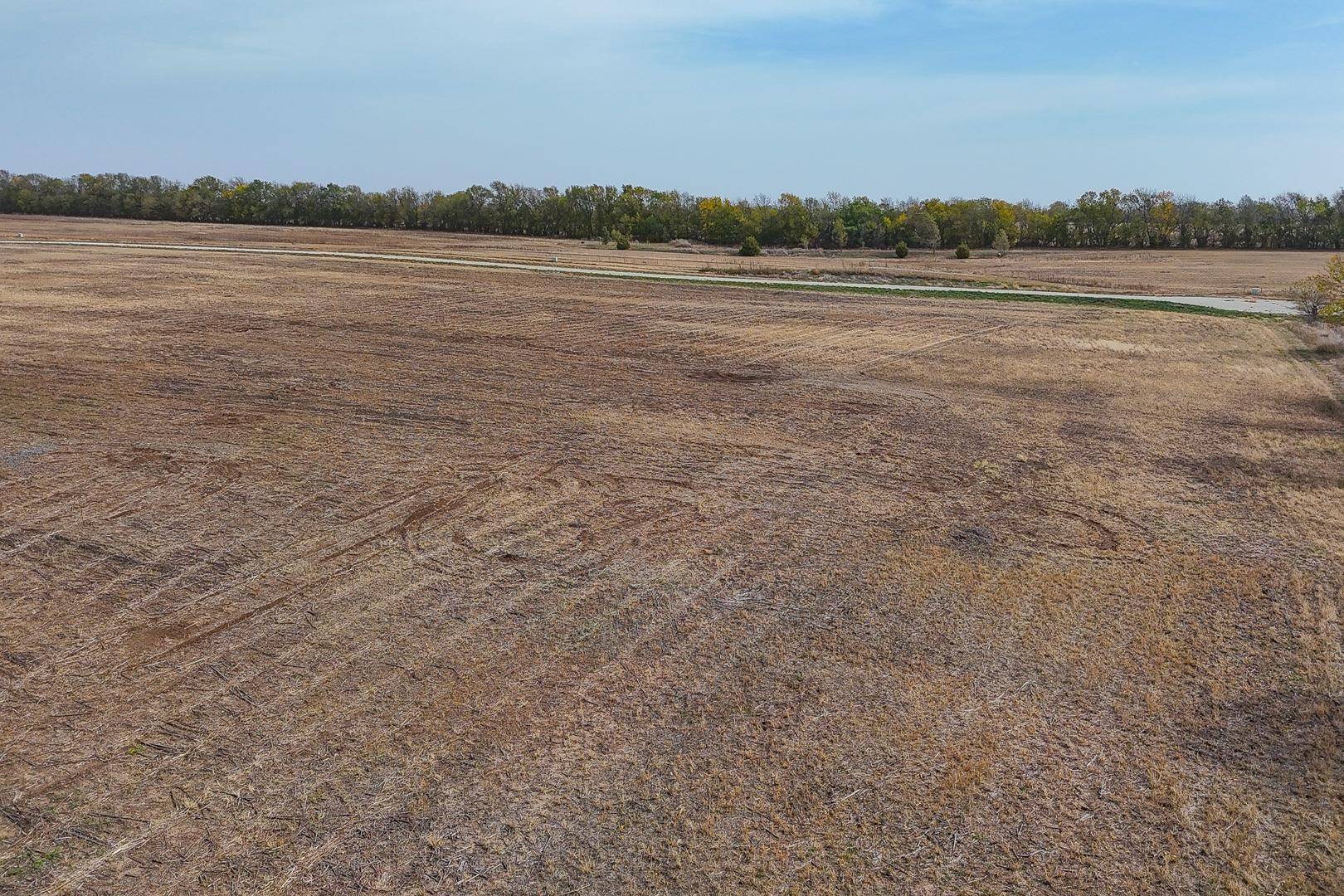 Douglass, KS 67039,7.3+/- Acres on SW 220th