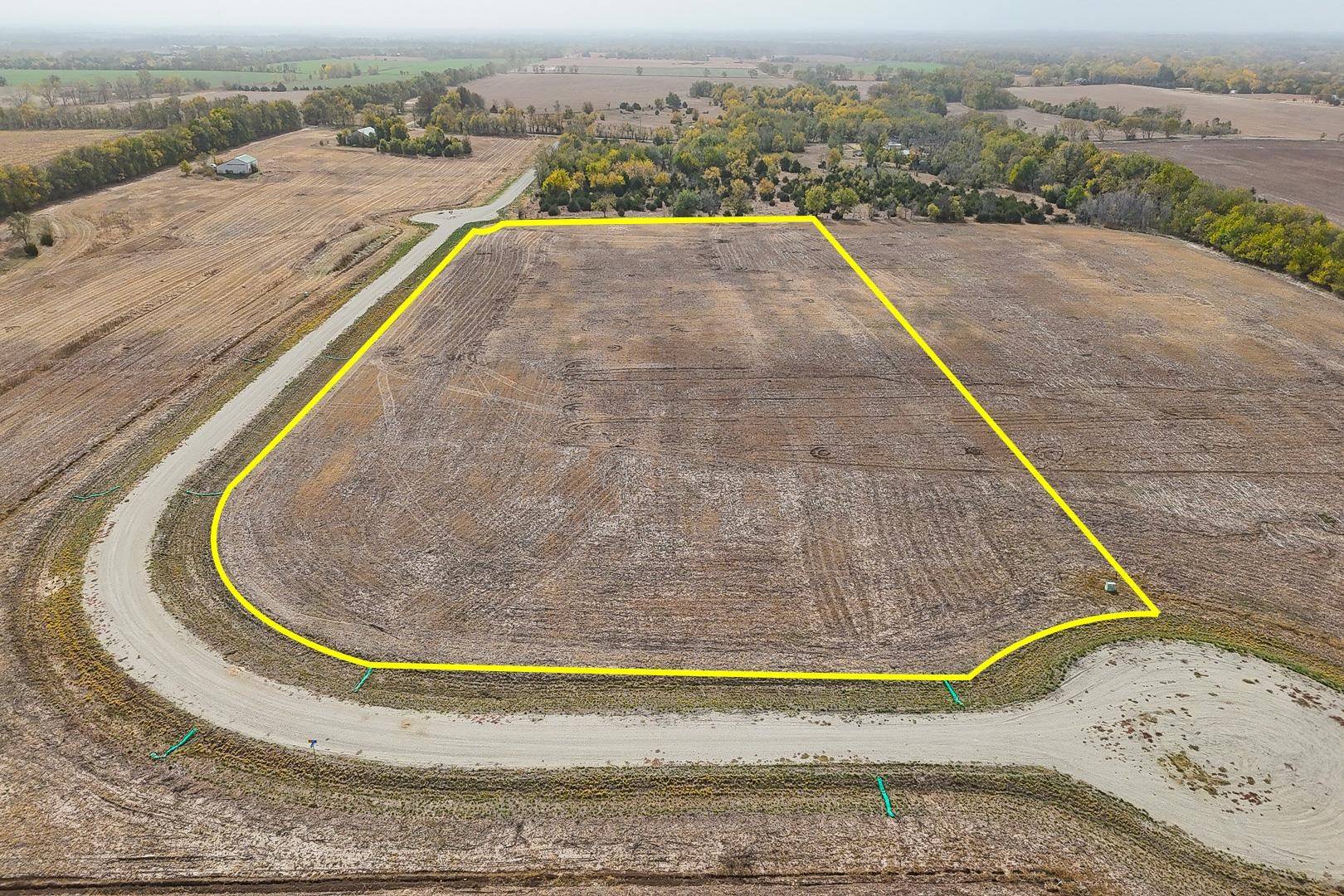 Douglass, KS 67039,7.3+/- Acres on SW 220th