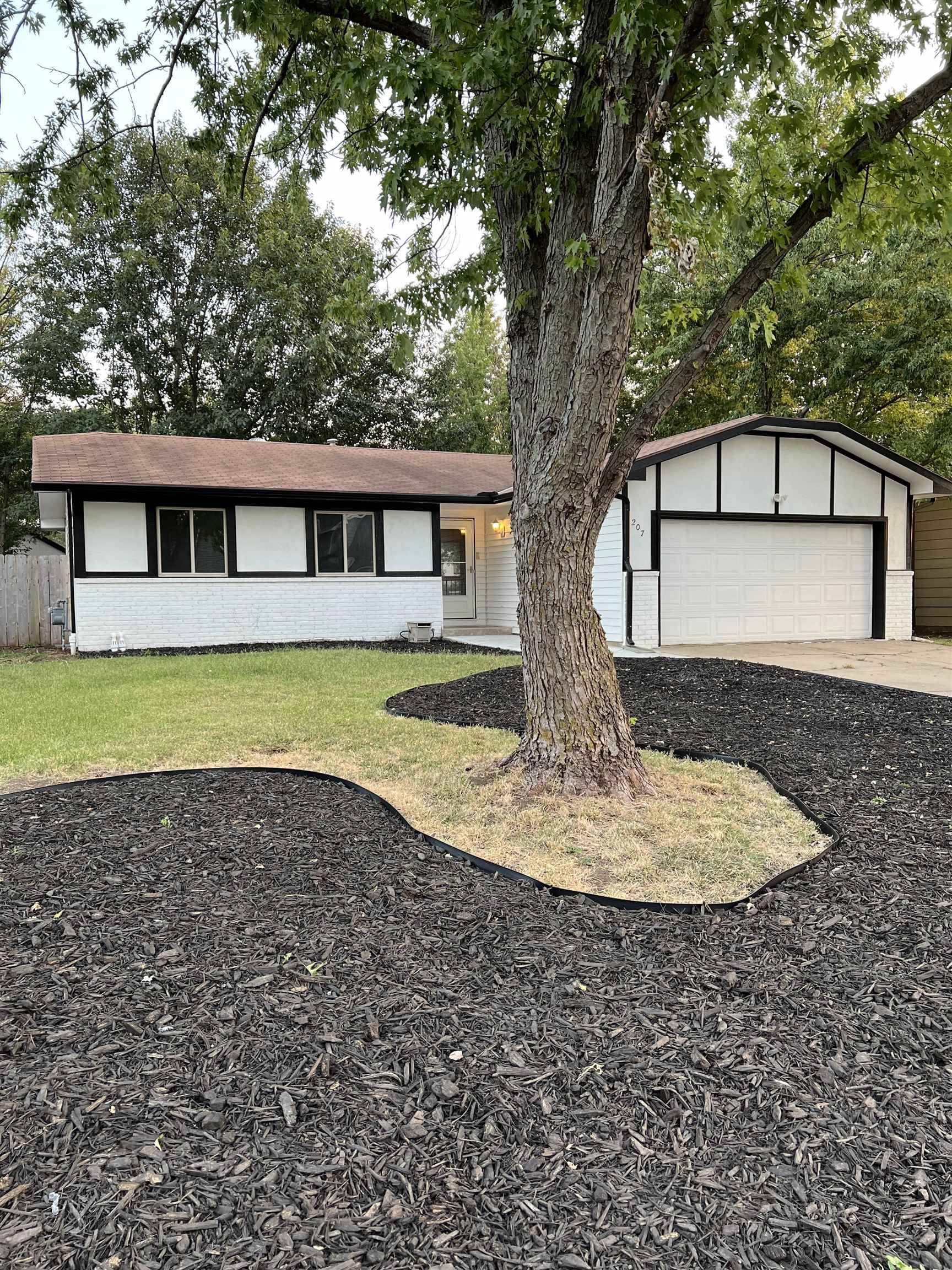 Derby, KS 67037,207 E North Point Dr