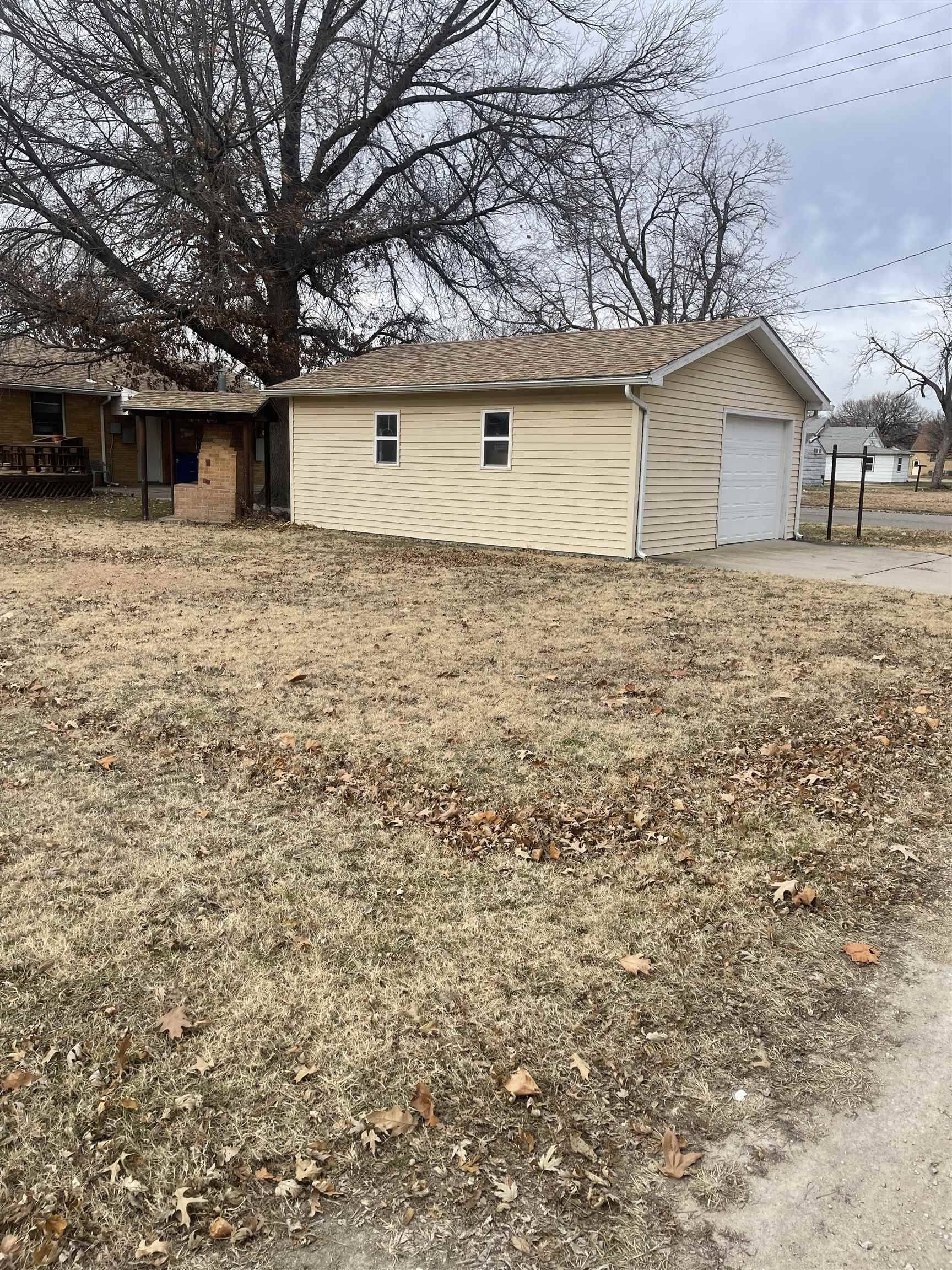 Inman, KS 67546,400 S Pine