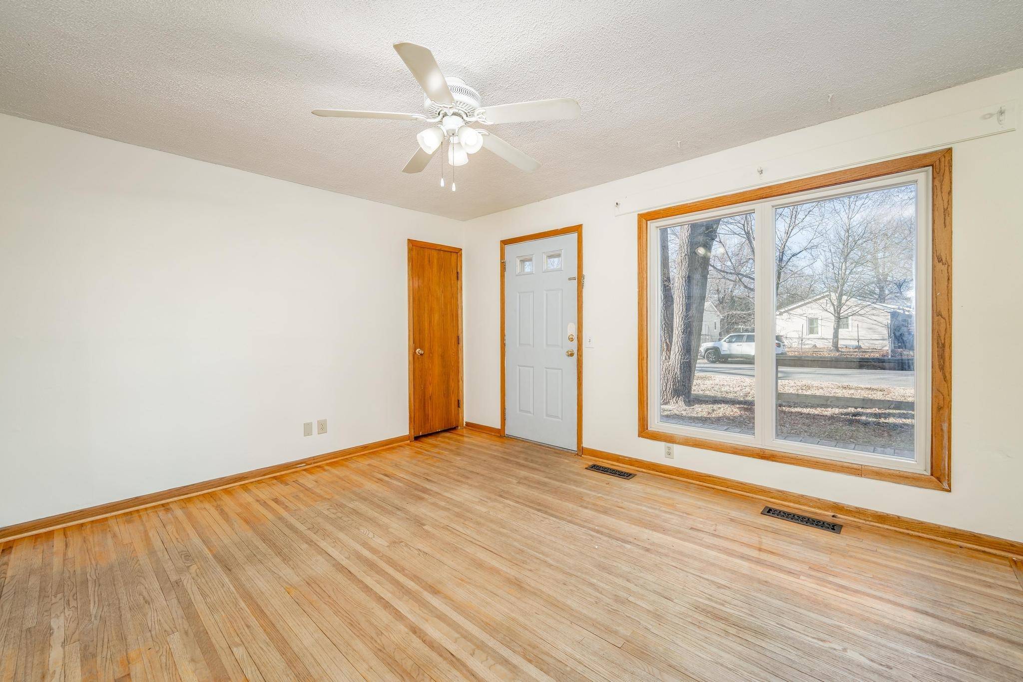 Valley Center, KS 67147,446 N Colby