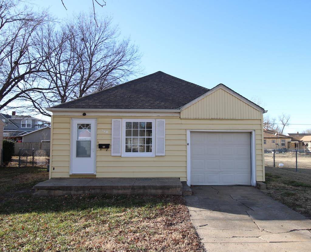 Salina, KS 67401,540 S College Ave