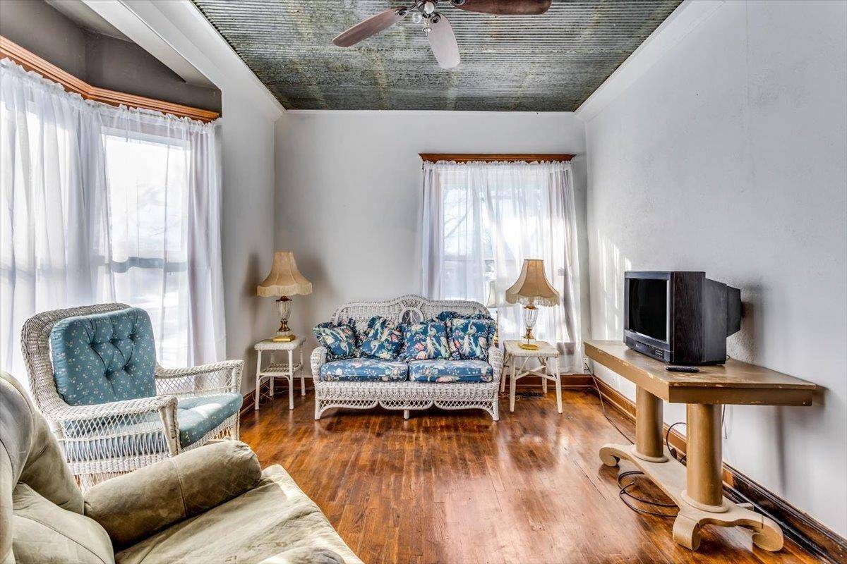 Marion, KS 66861,1004 E Lawrence St