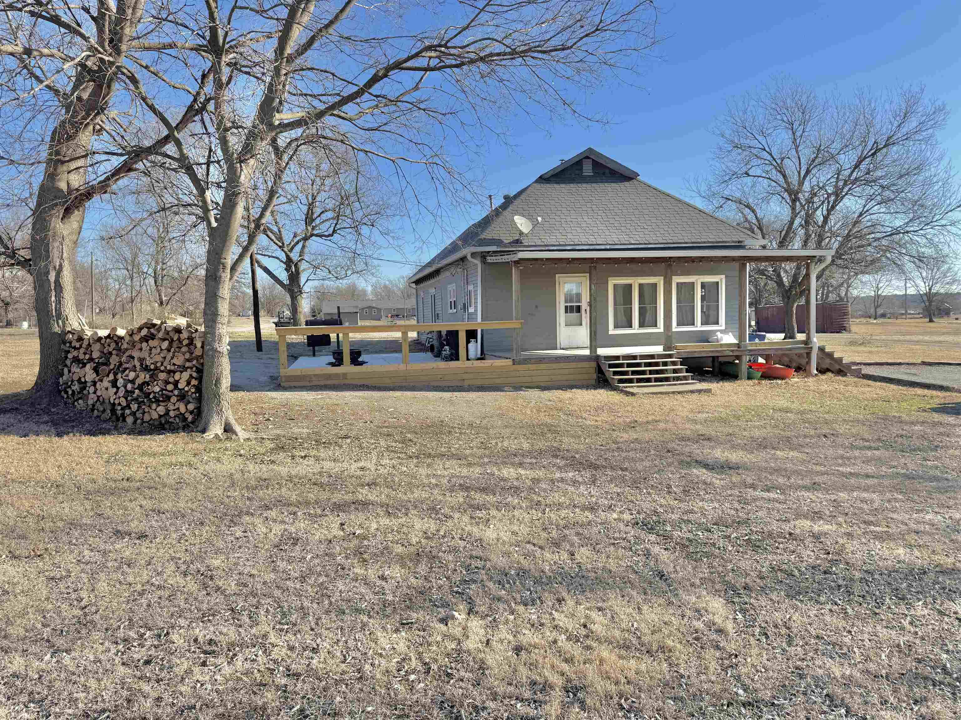 Cedar Vale, KS 67024,109 Maple Rd