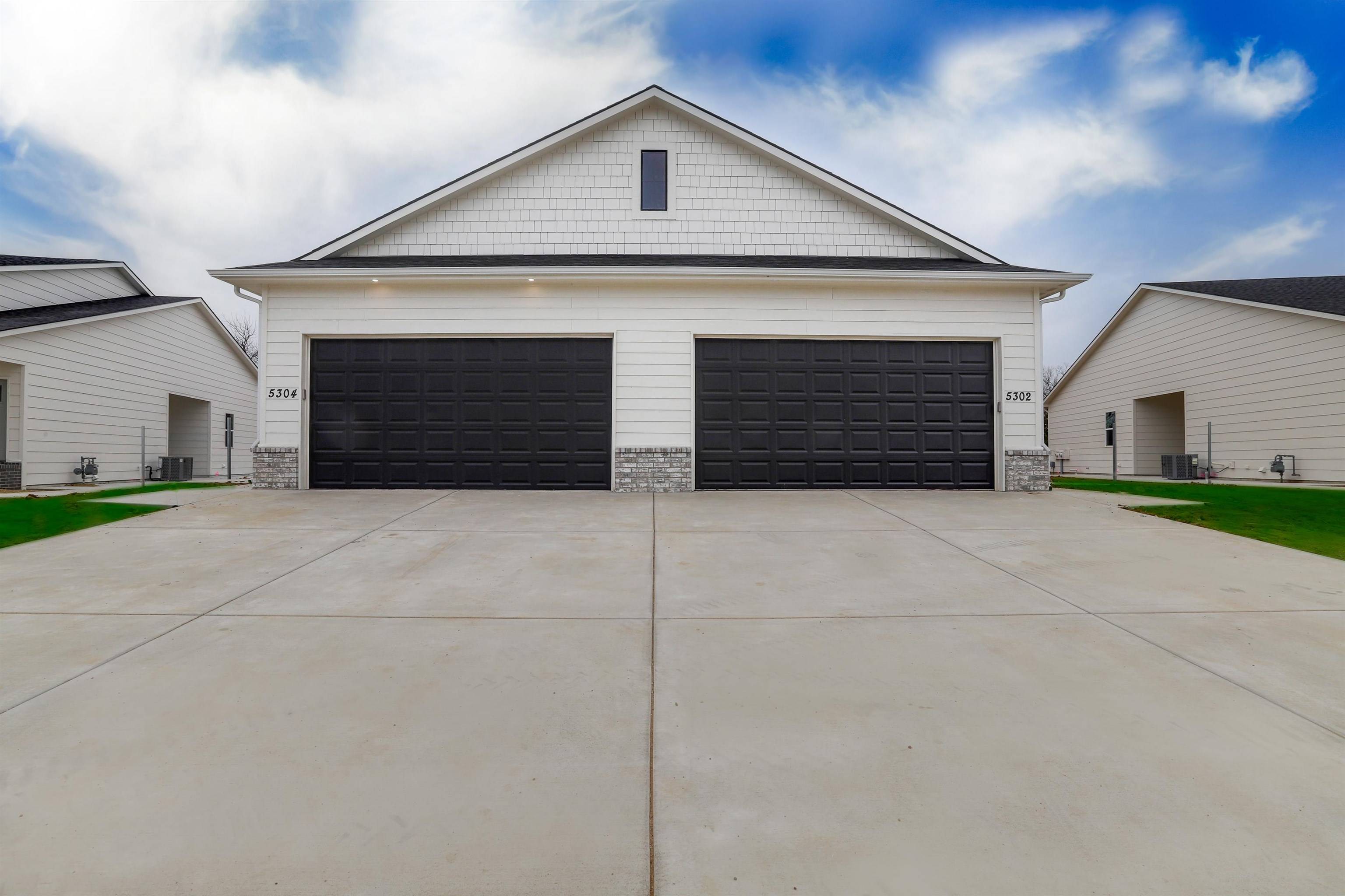 Bel Aire, KS 67226,5367-5369 Pinecrest Ct