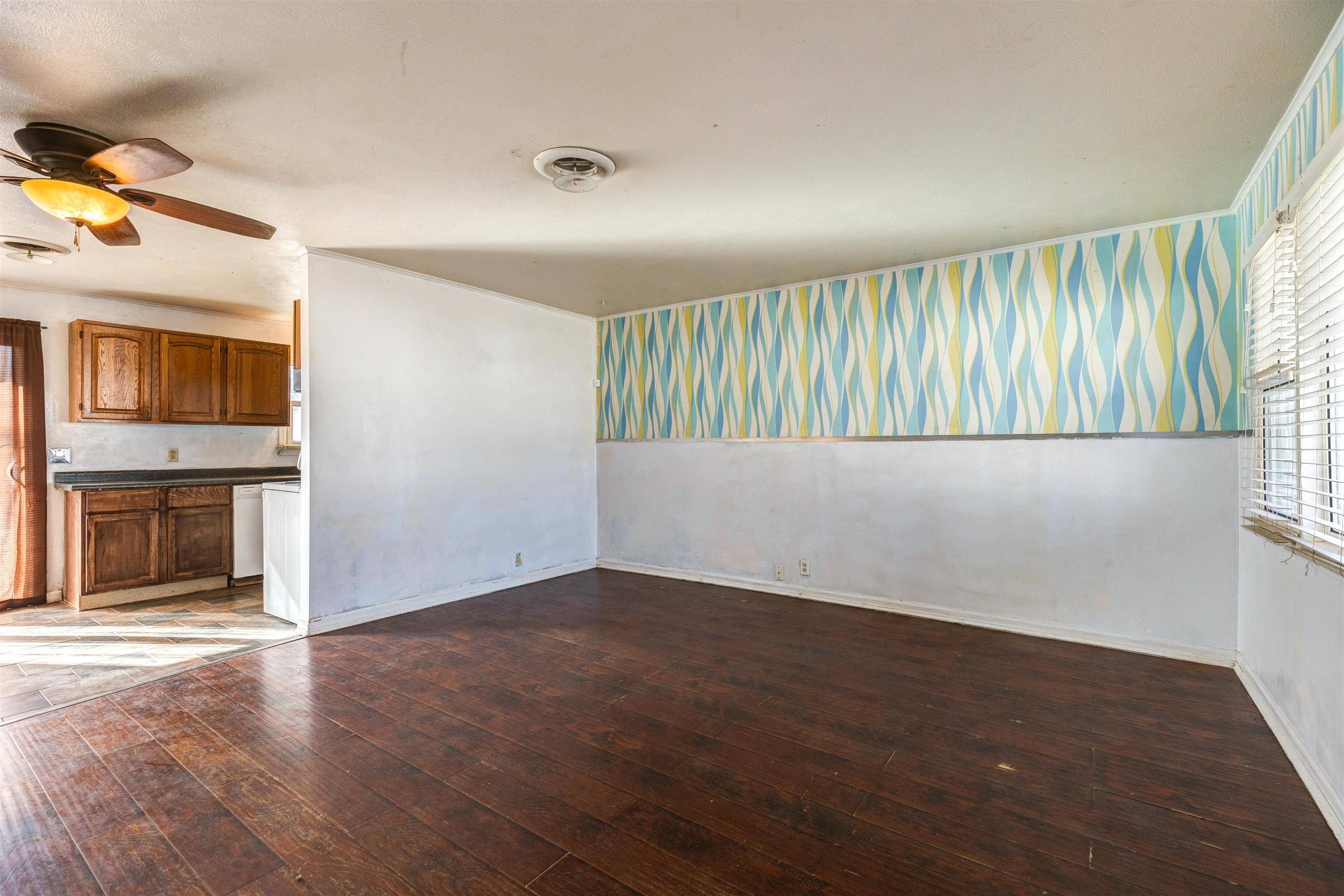 Salina, KS 67401,1505 Kiowa Ave