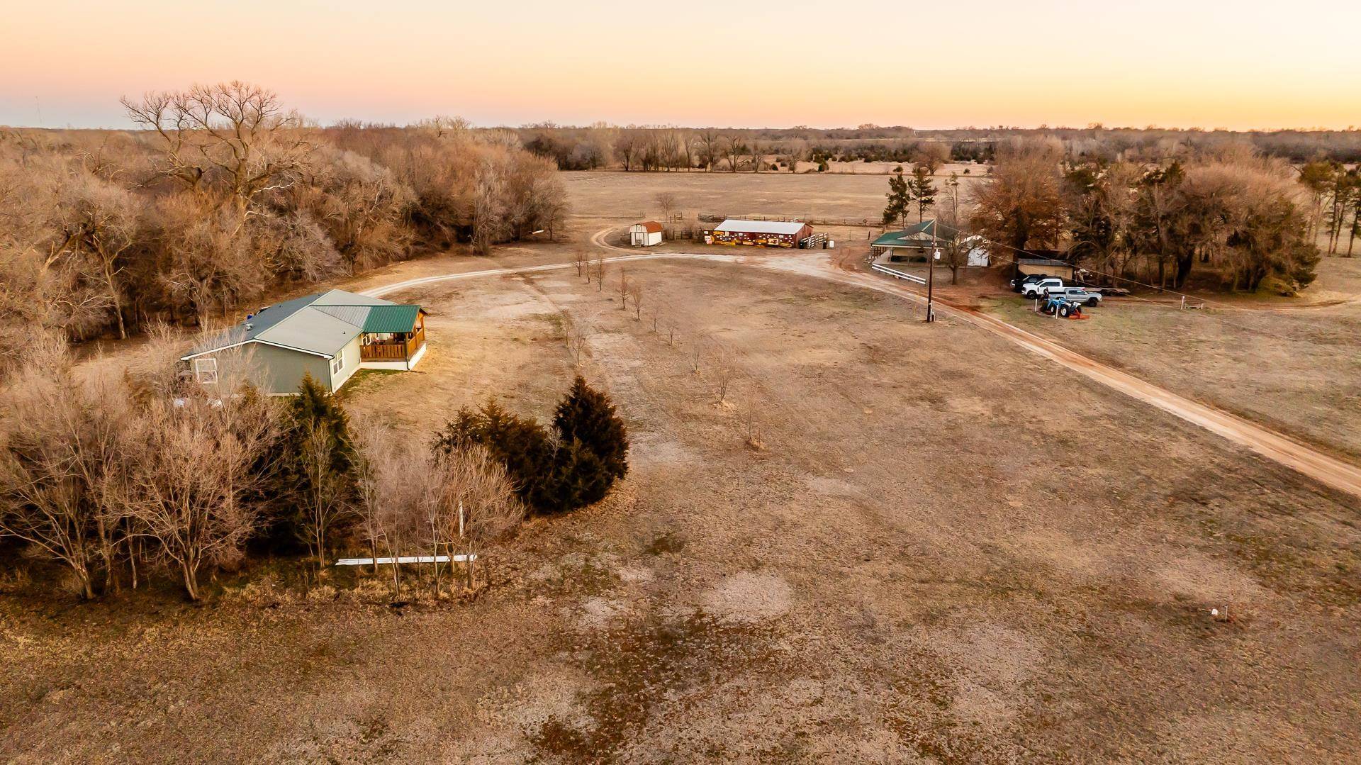 Harper, KS 67058,131 NE 100 Rd