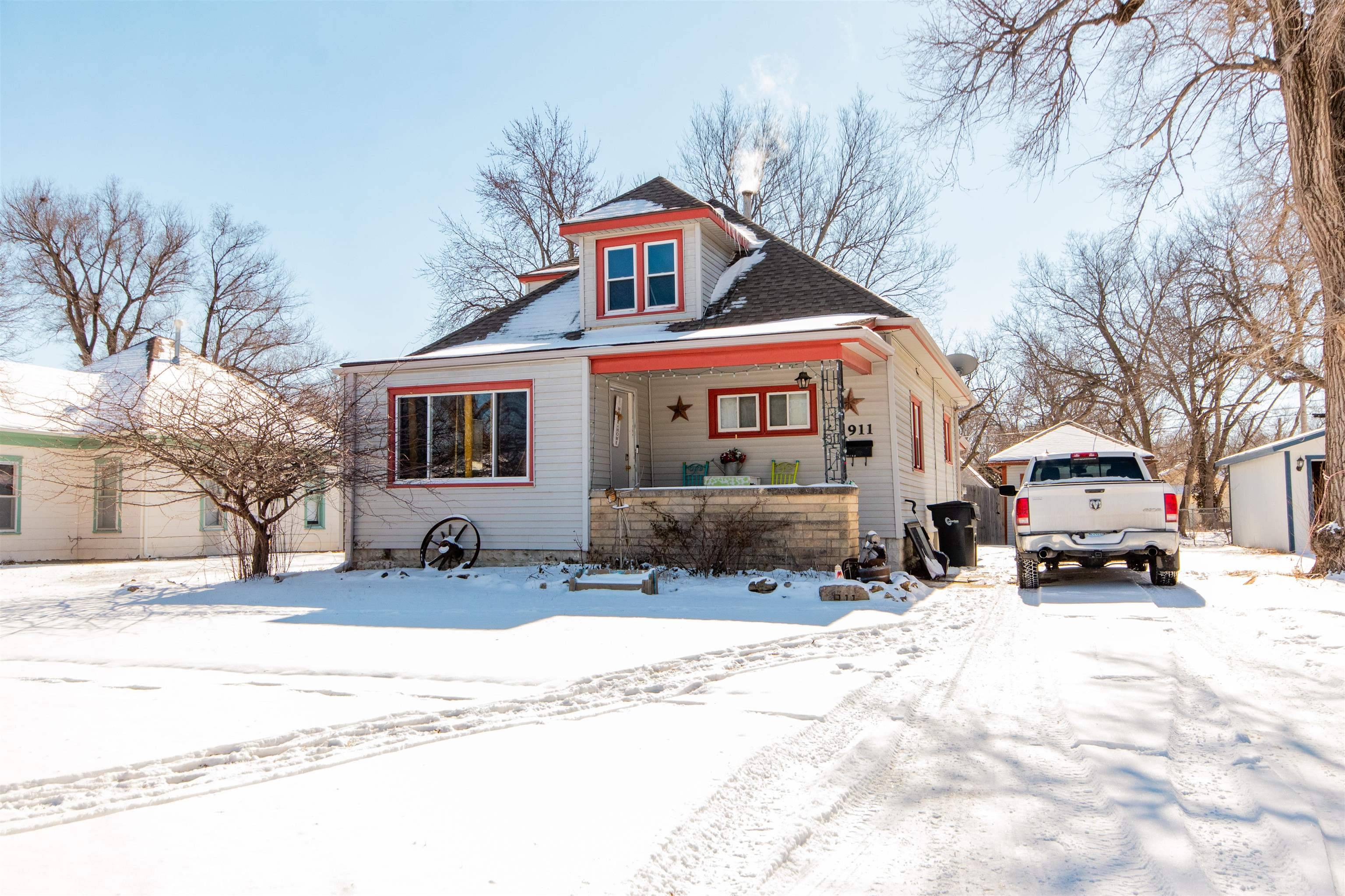 Newton, KS 67114,911 E 8th St