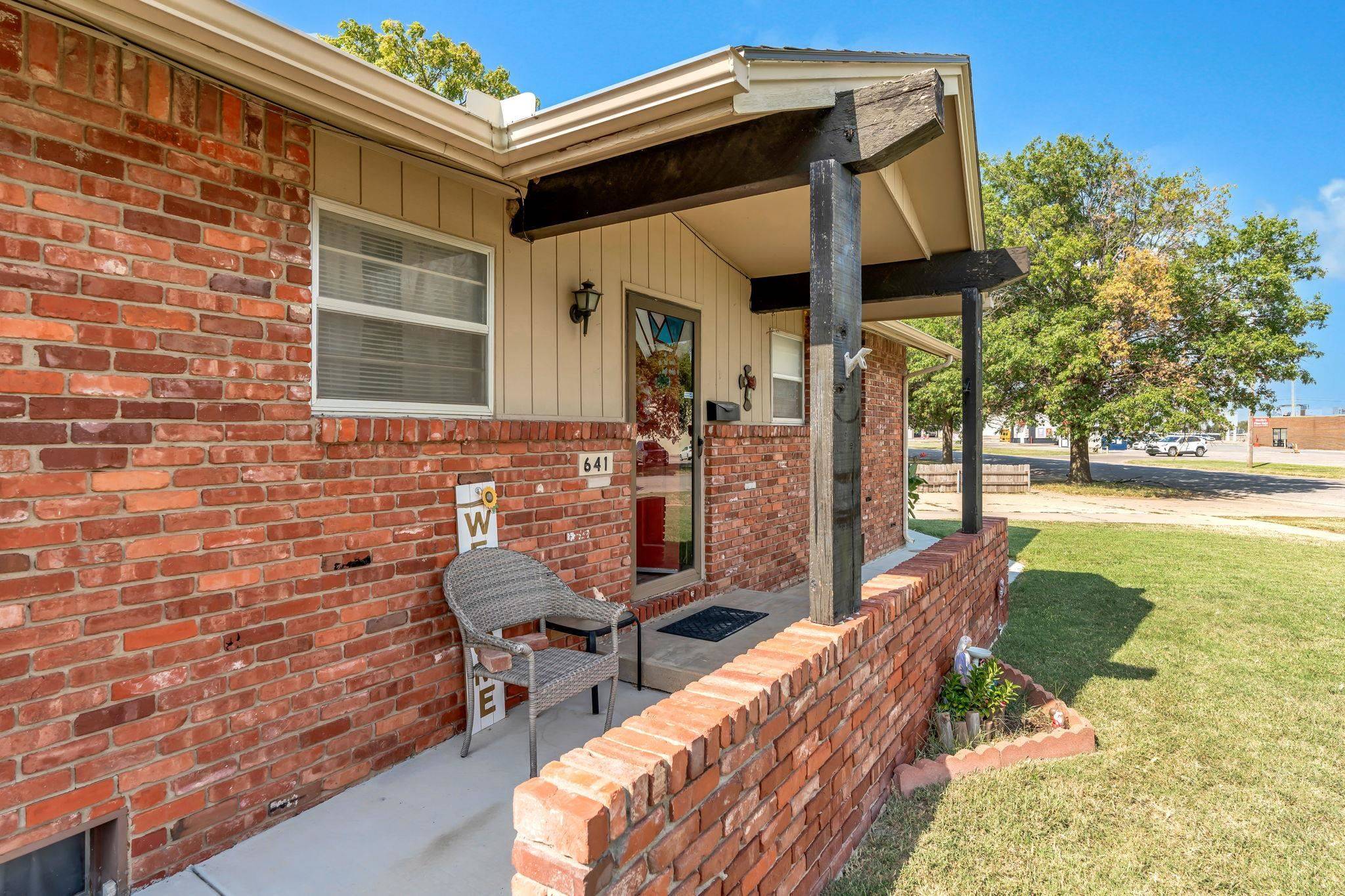 Wichita, KS 67212,641-643 N Country Acres