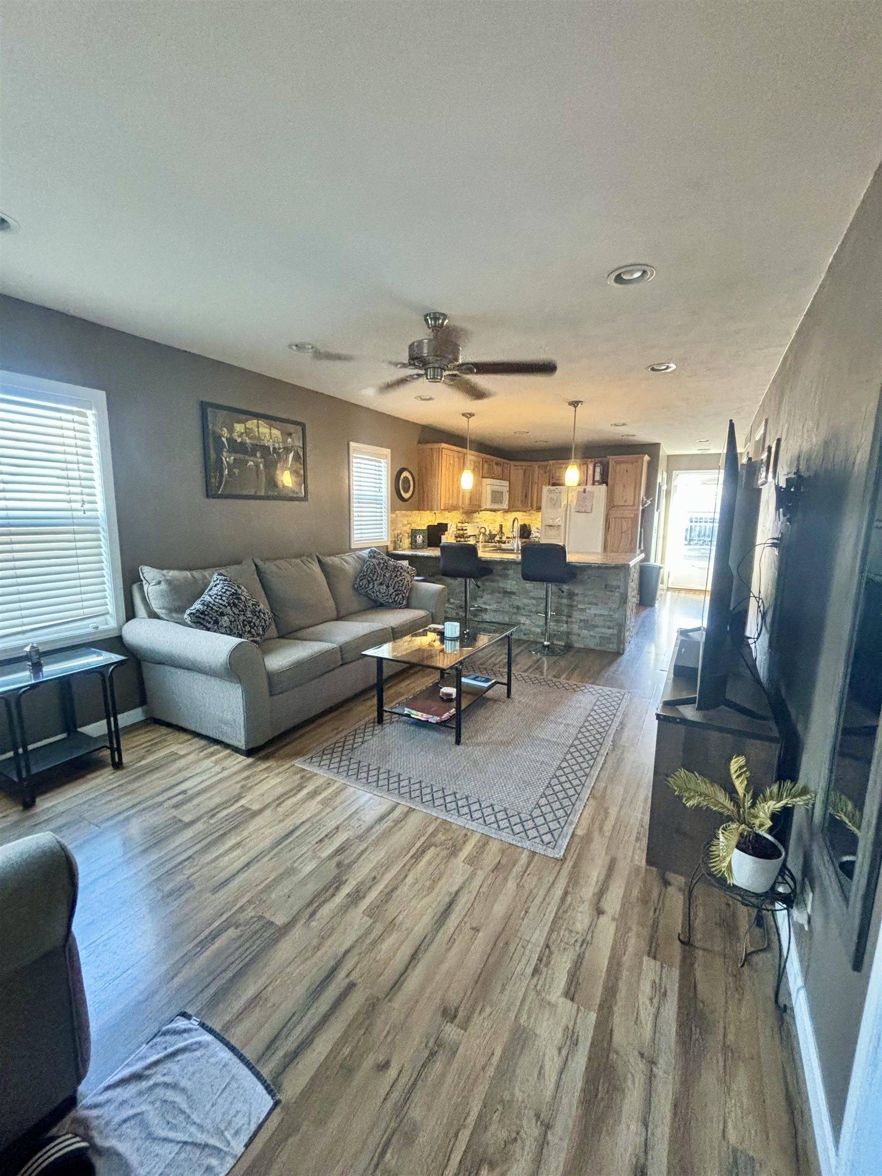 Hutchinson, KS 67501,711 W 14th Ave