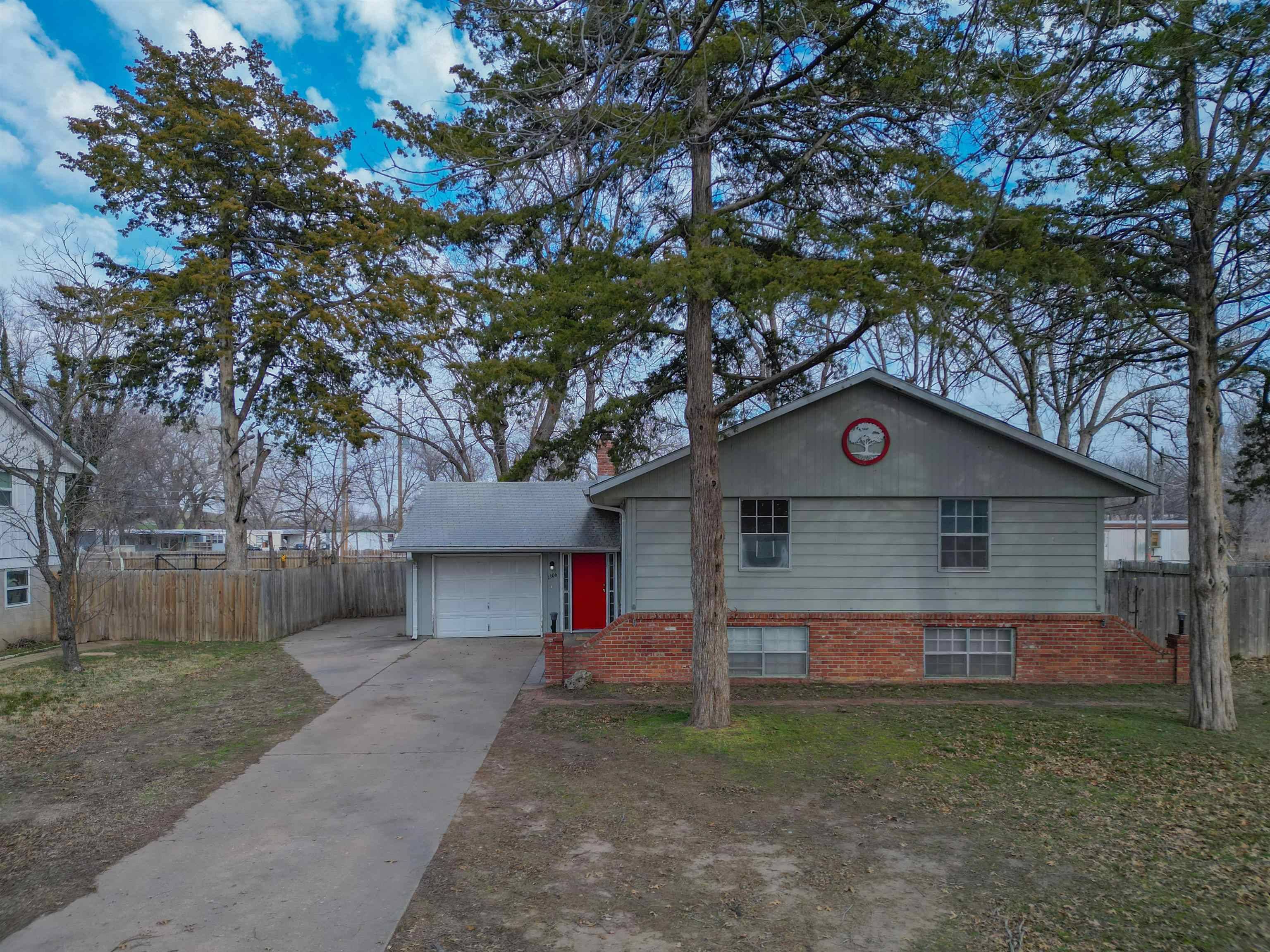 Arkansas City, KS 67005,1306 N D St