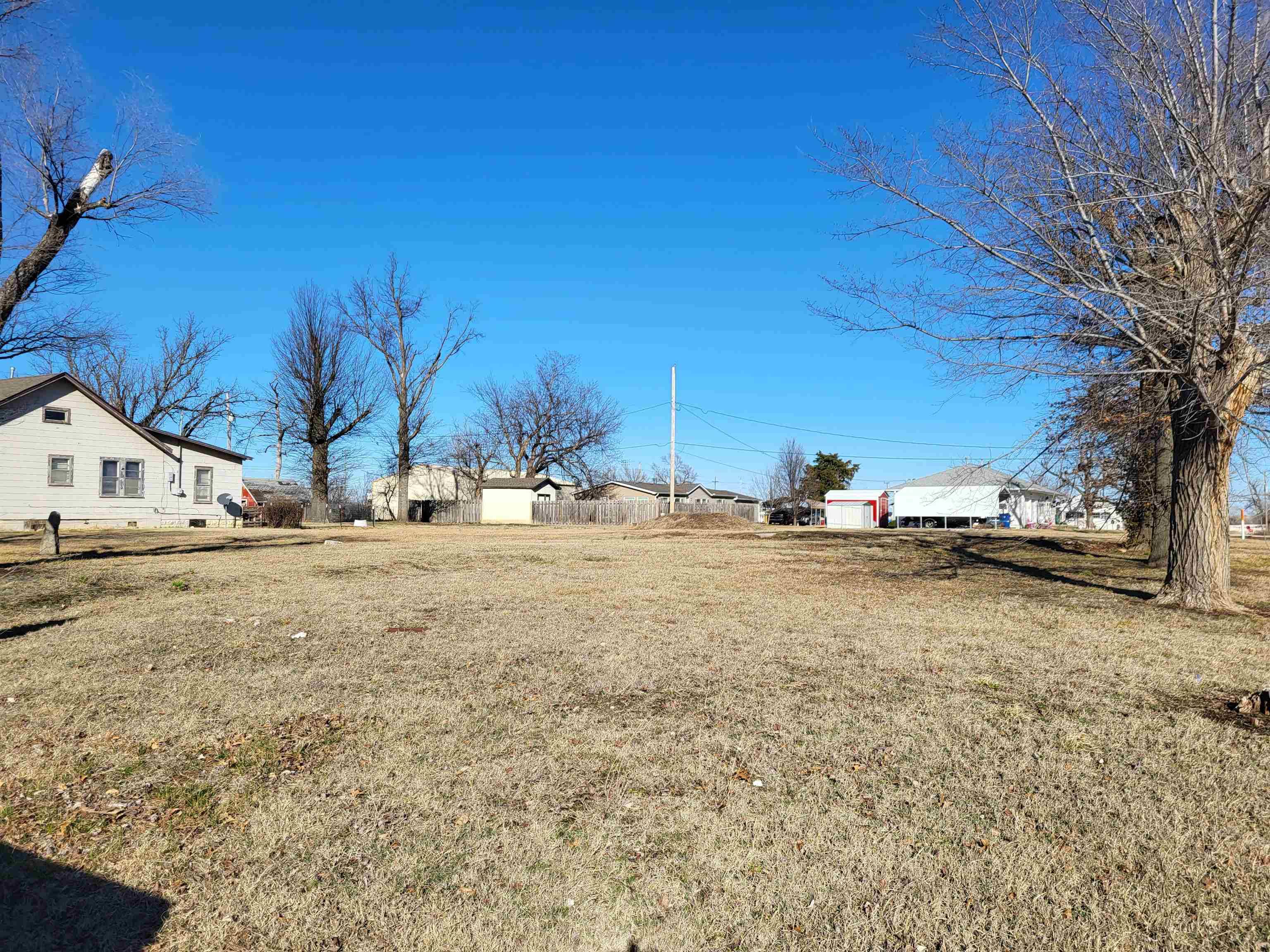 Eureka, KS 67045,602 N Plum St