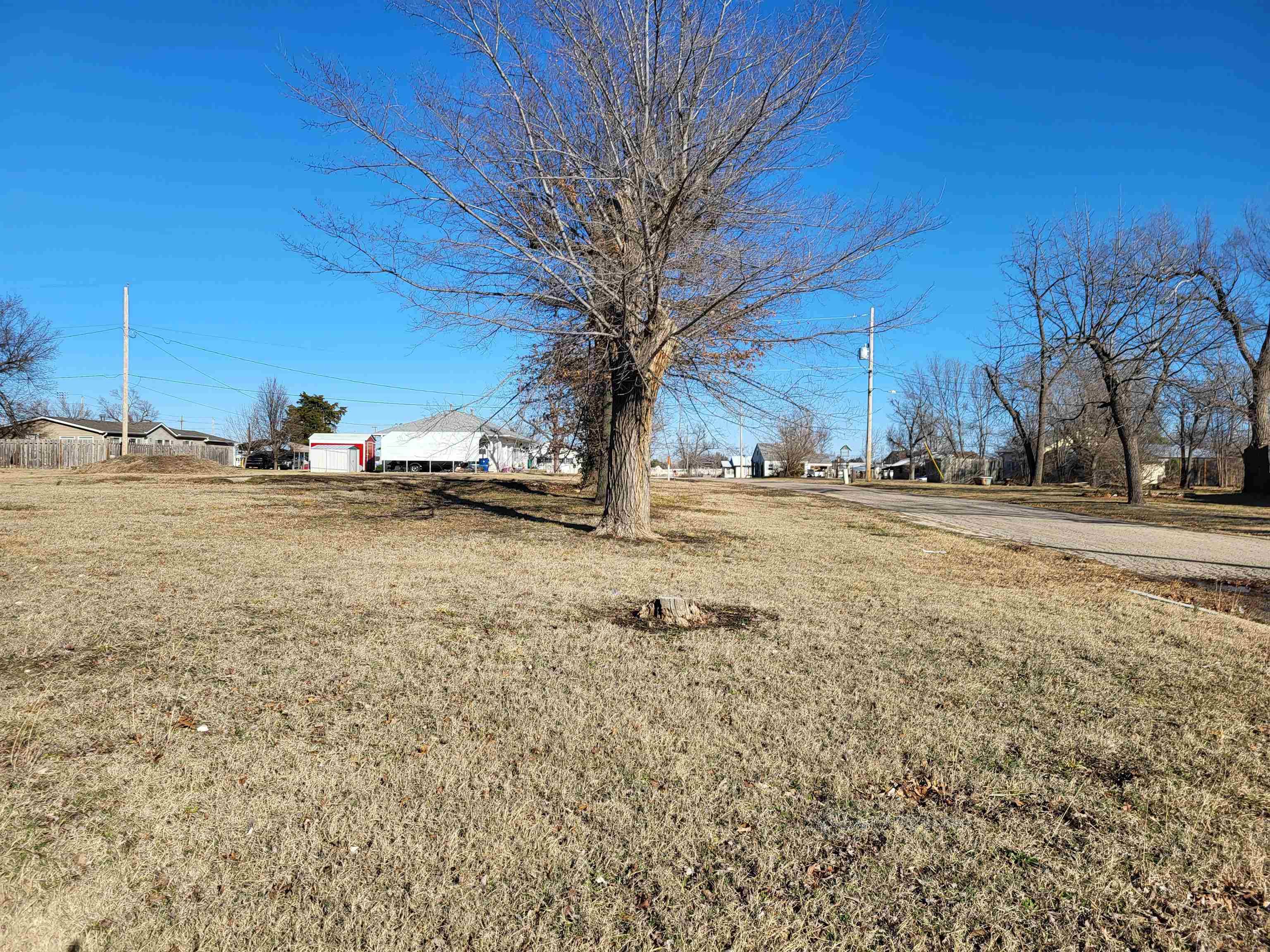 Eureka, KS 67045,602 N Plum St