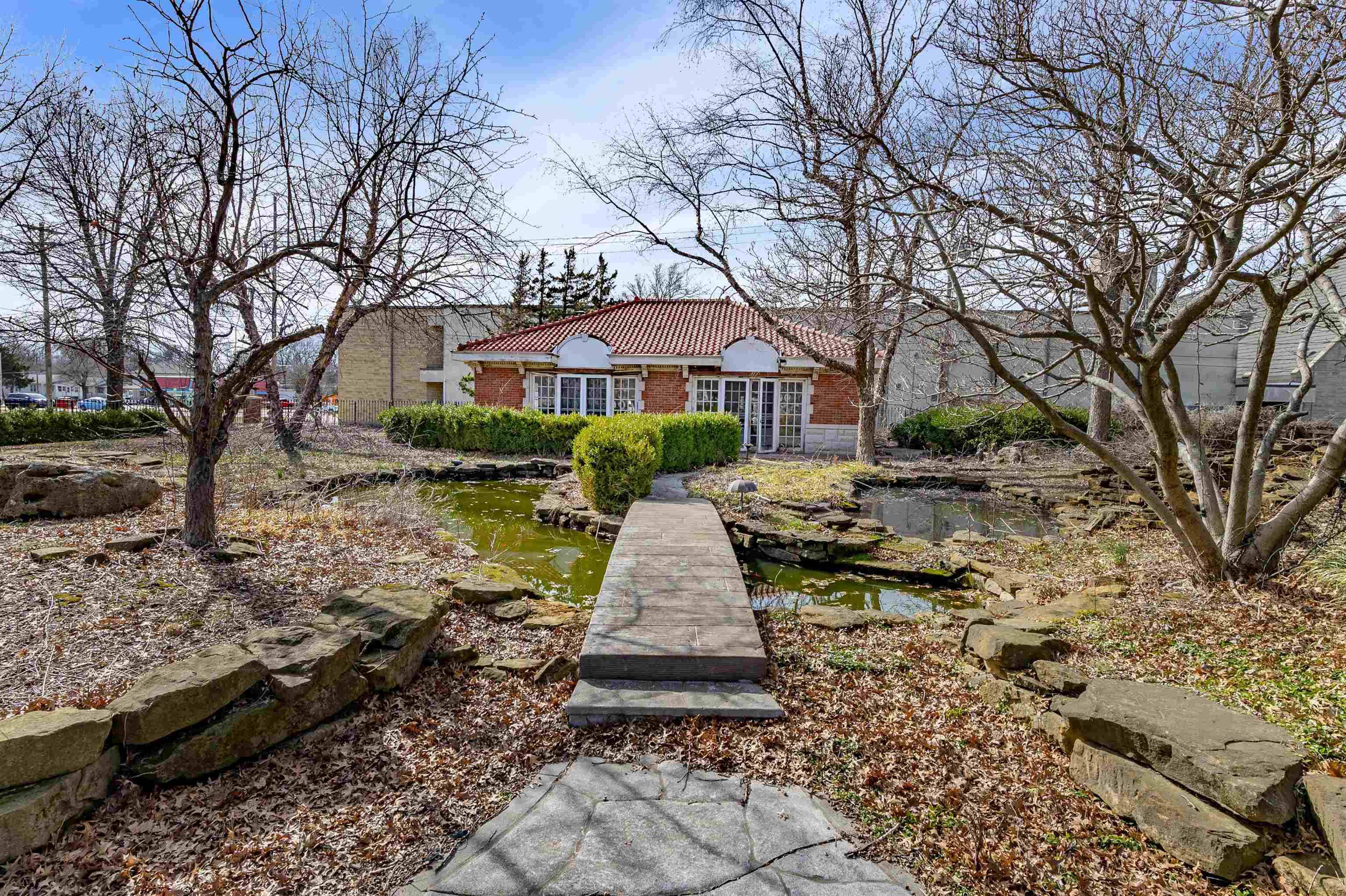 Chanute, KS 66720,209 S Highland Ave