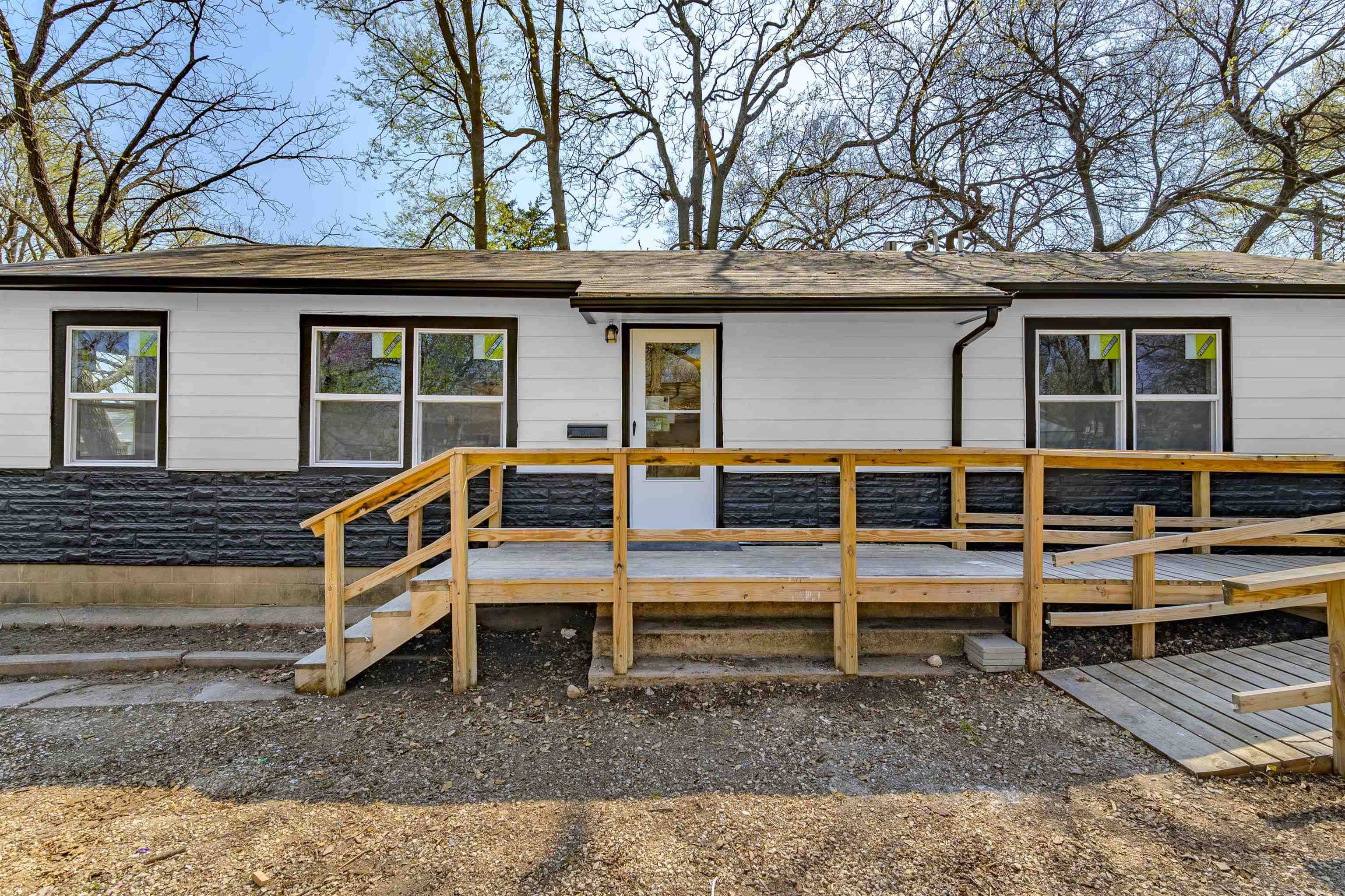 Augusta, KS 67010-1558,1113 N School St