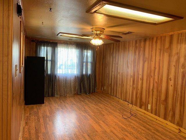 Minneapolis, KS 67467,524 N Rock St