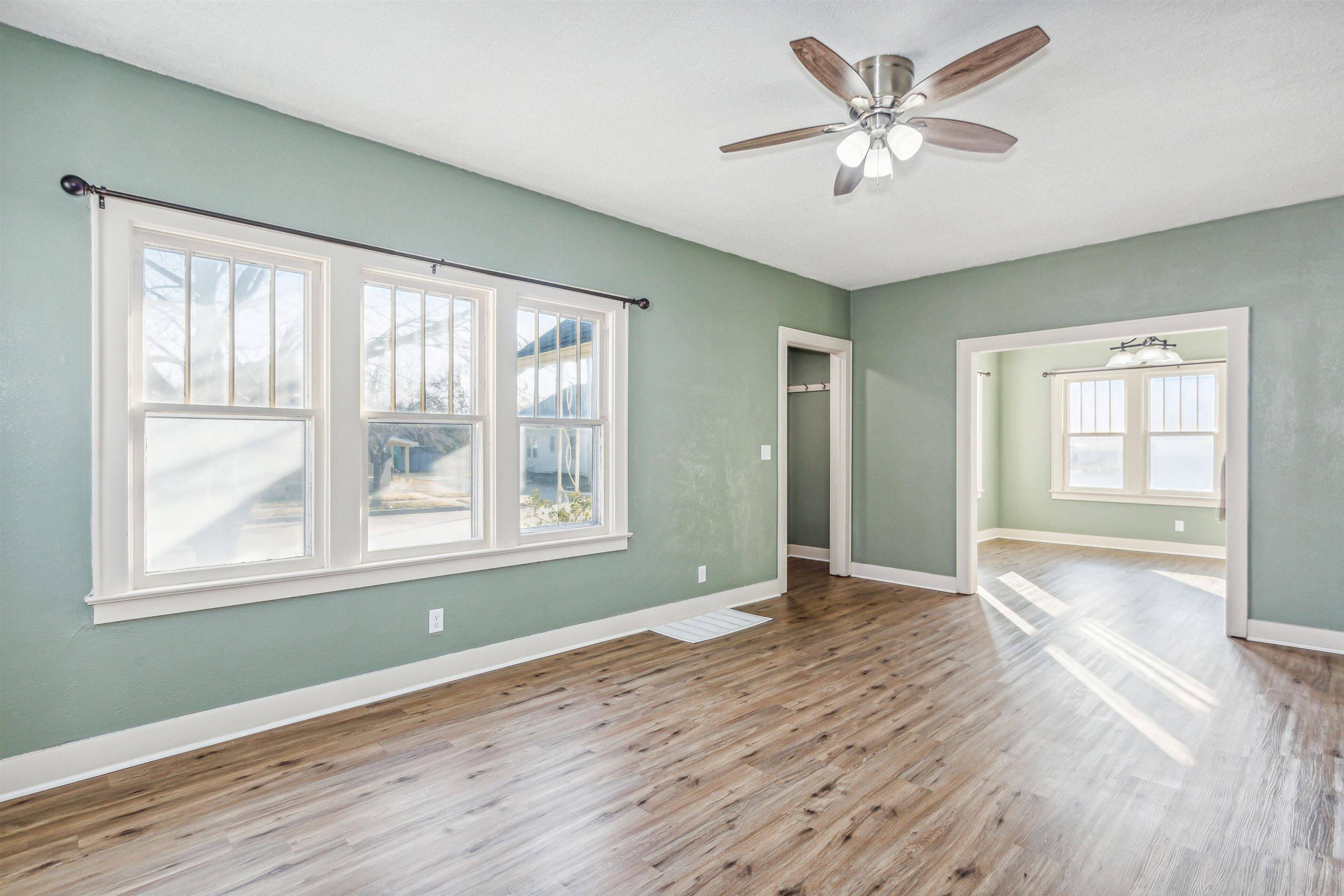 Newton, KS 67114,417 N High St