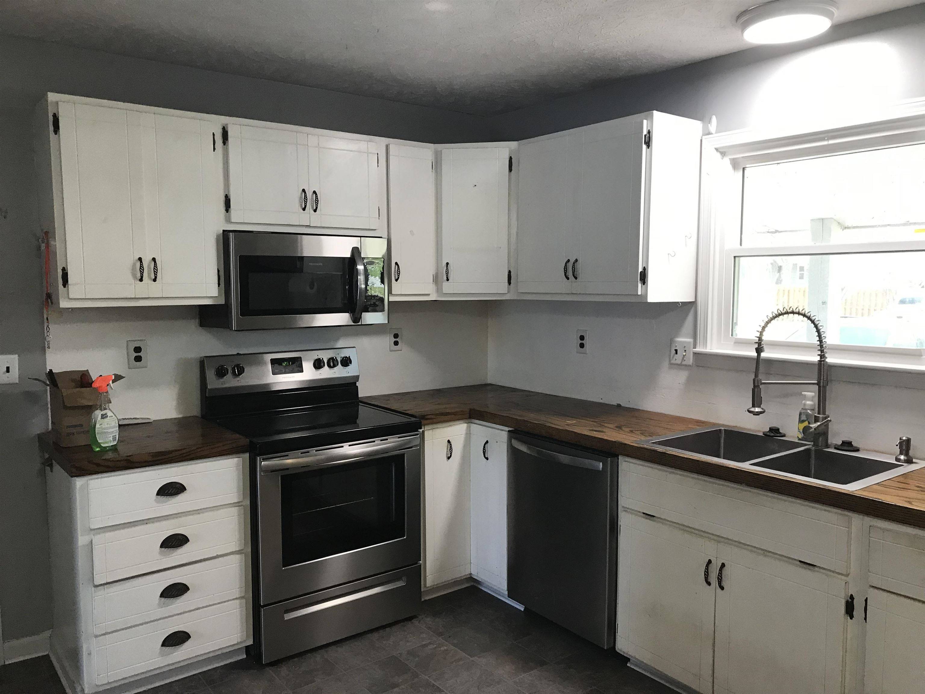 Bennington, KS 67422,607 N Lincoln St