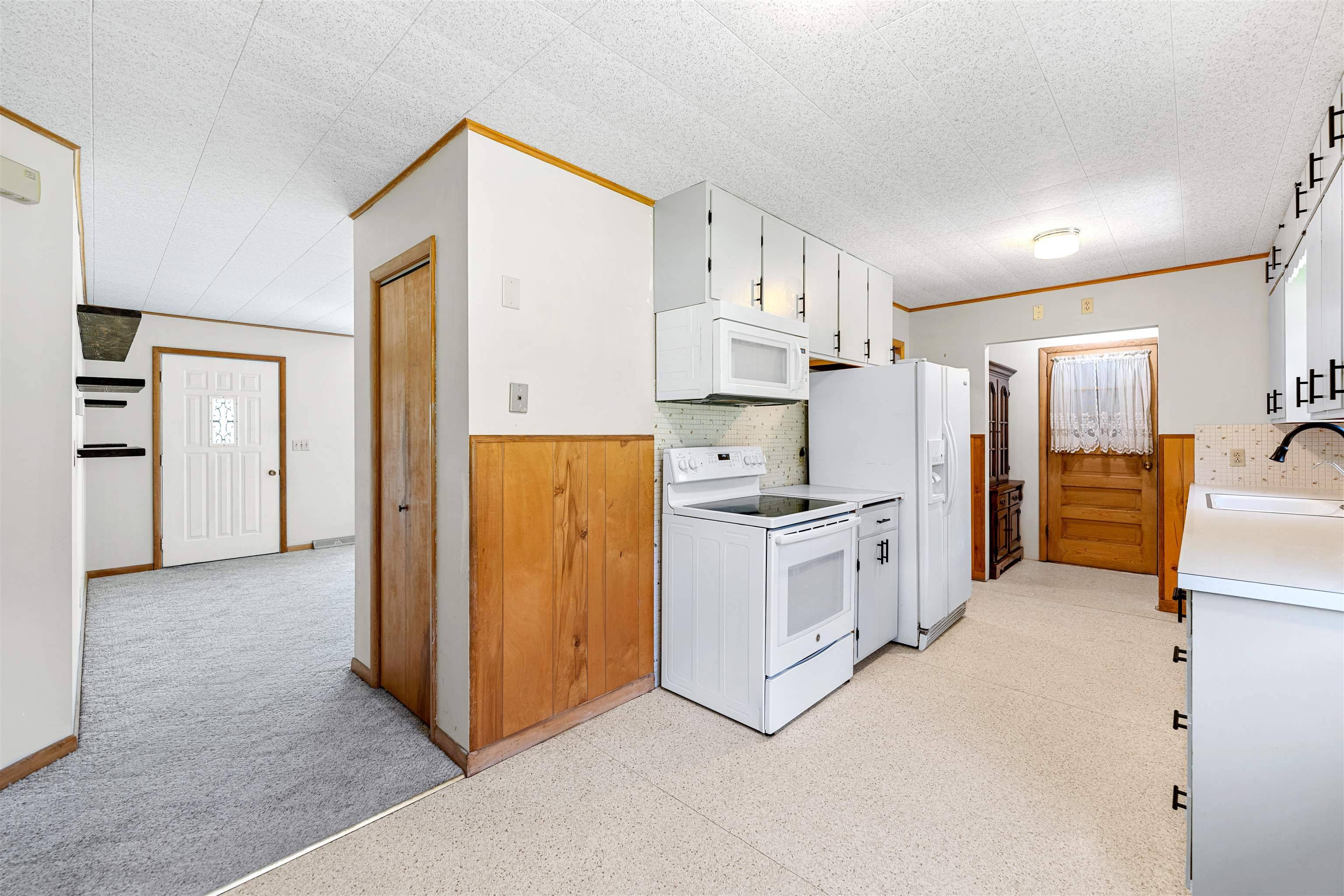 Salina, KS 67401,4881 E Country Club