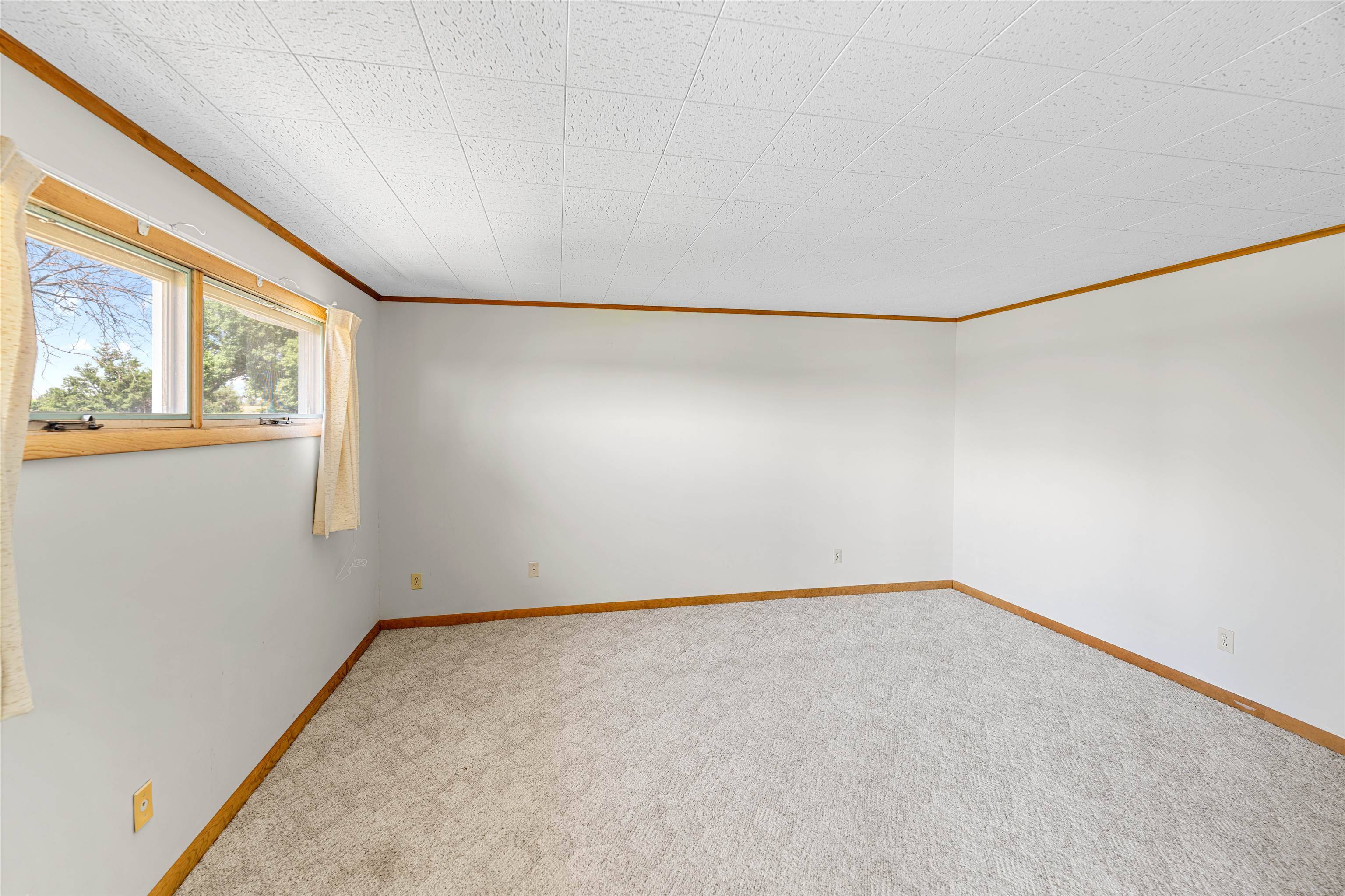 Salina, KS 67401,4881 E Country Club