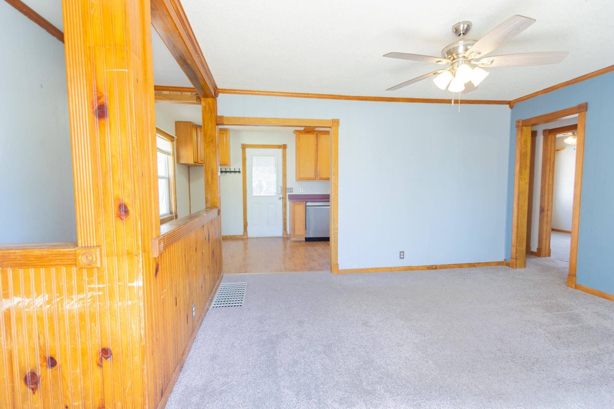 Salina, KS 67401,529 S College Ave