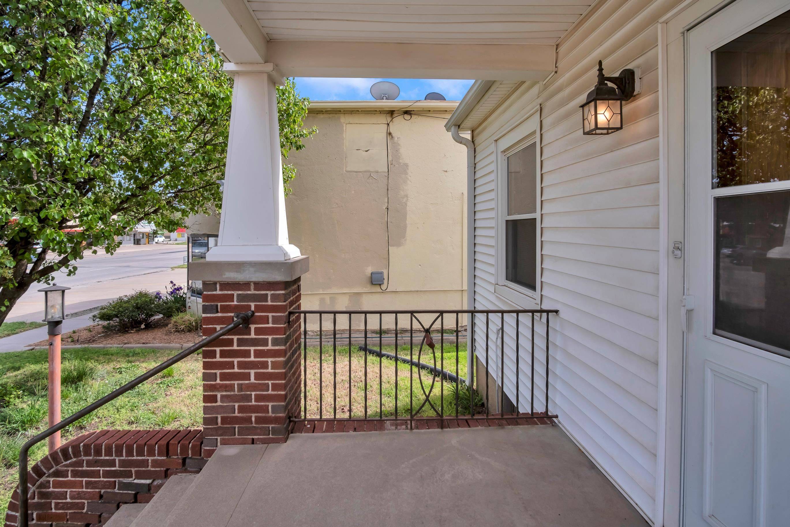 Newton, KS 67114,1809 N Main St