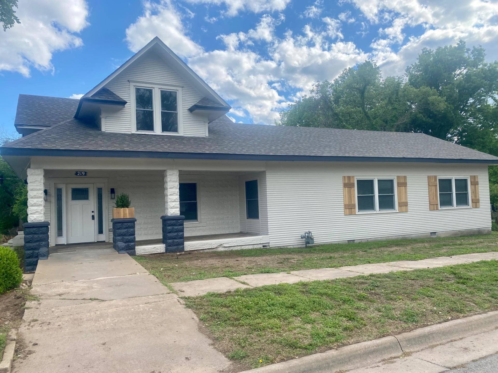 Belle Plaine, KS 67013,221 W 2ND