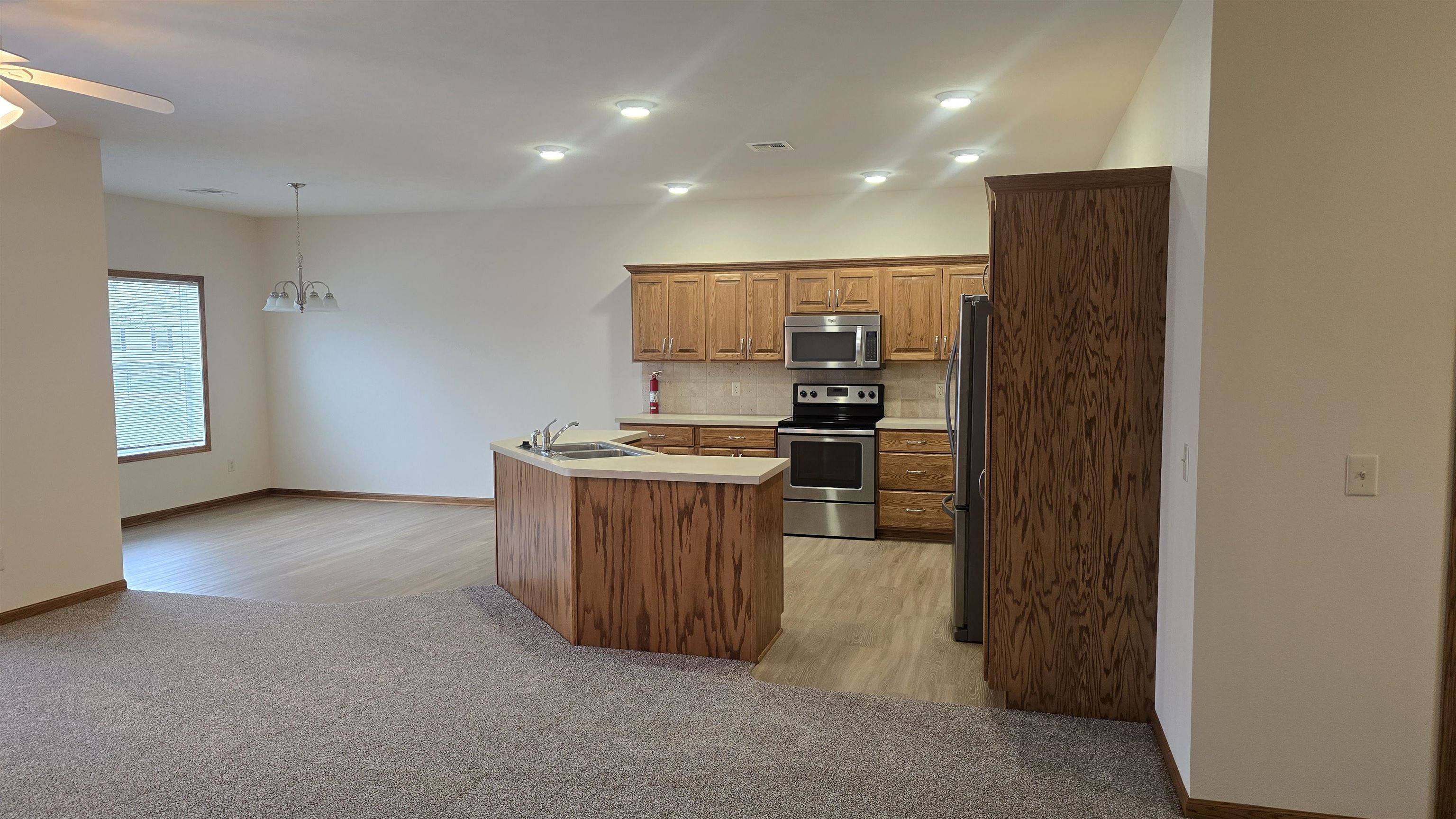 Minneapolis, KS 67467,506 & 516 Clay St