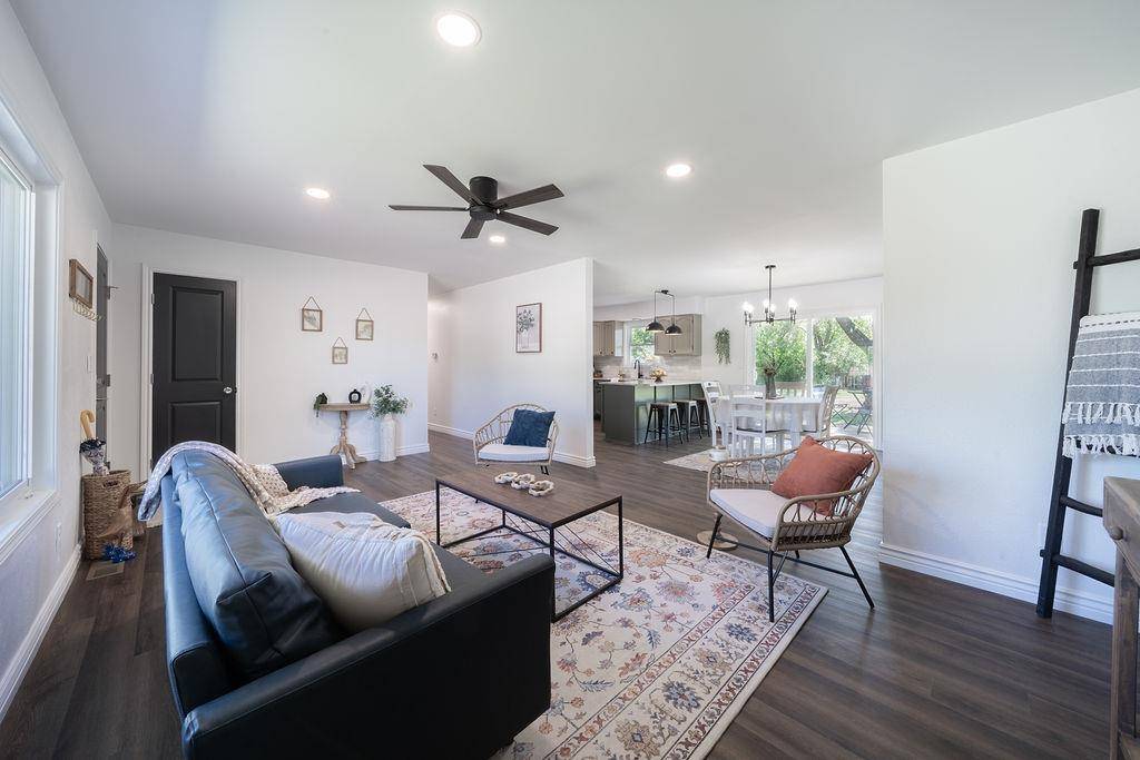 Derby, KS 67037,407 E Valley View