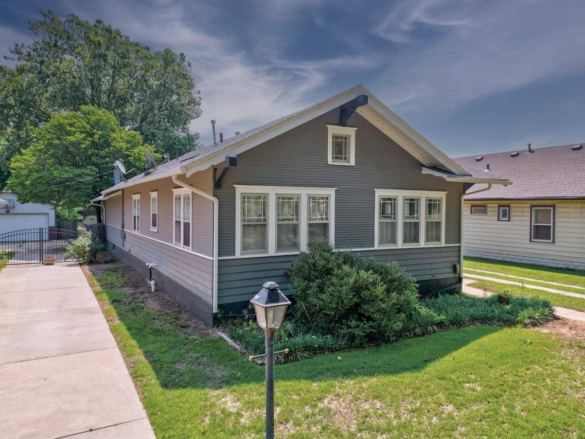Arkansas City, KS 67005,910 N 2nd