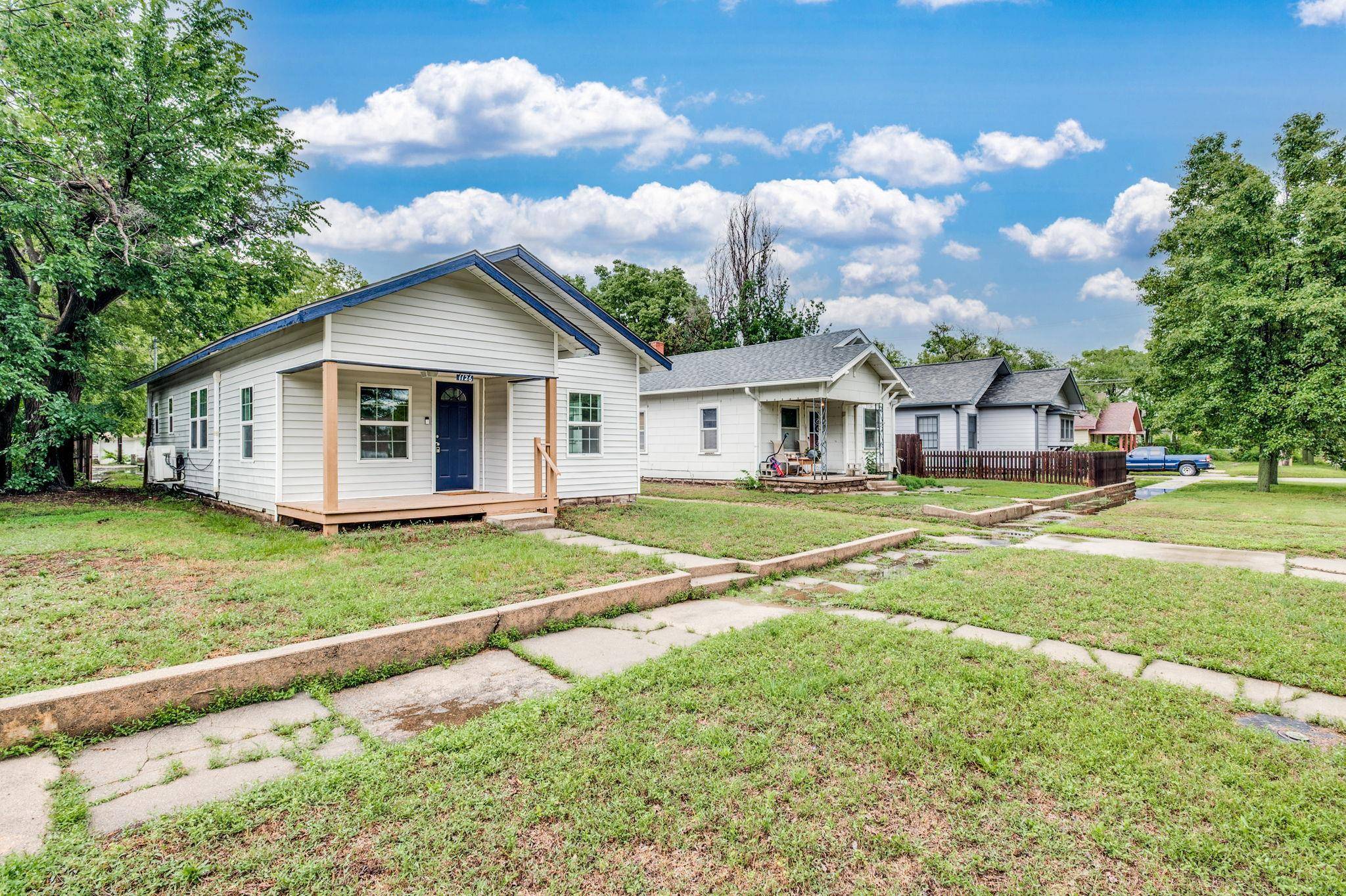 Hutchinson, KS 67501,1126 E Avenue B
