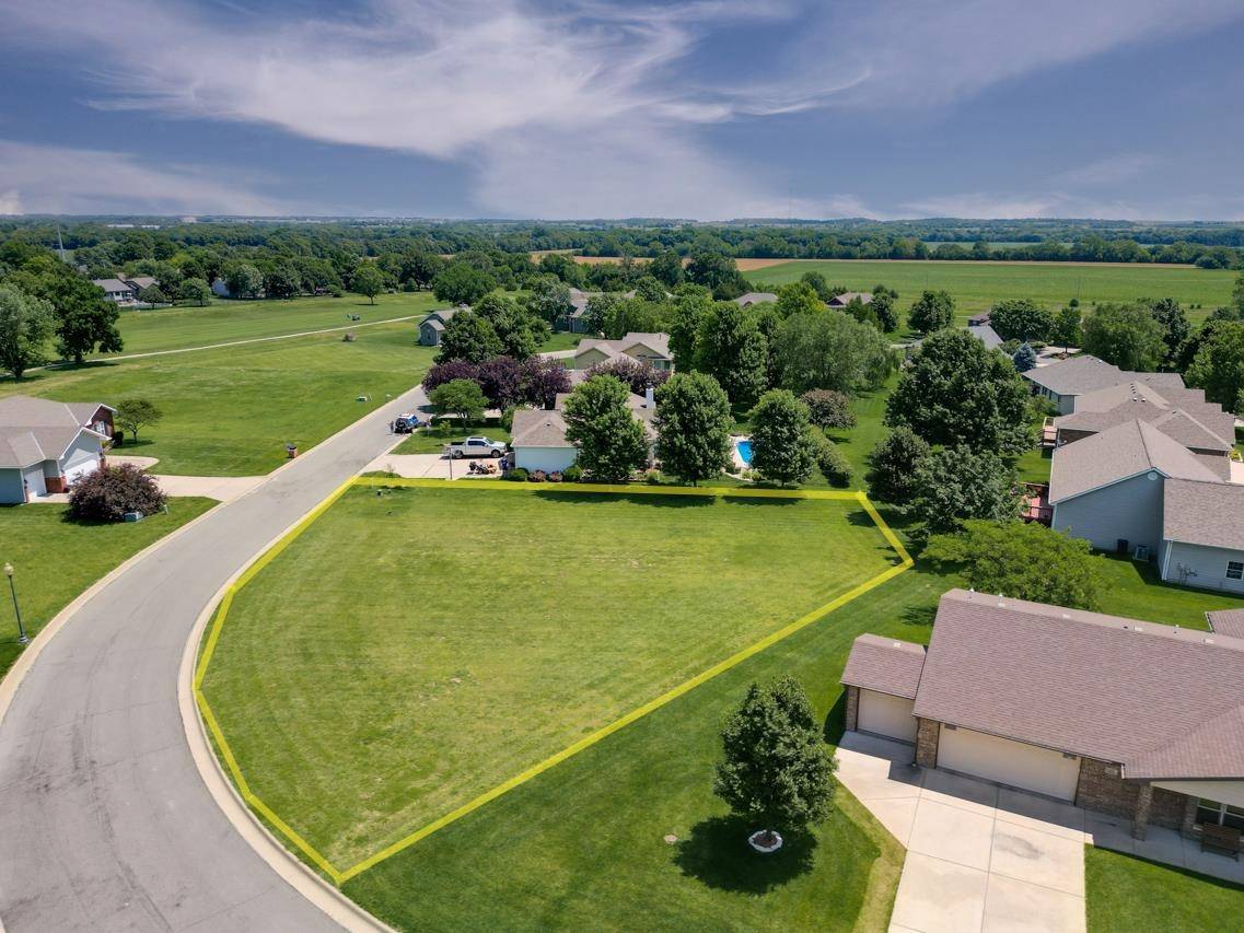 Winfield, KS 67156,607 Quail Nest Rd