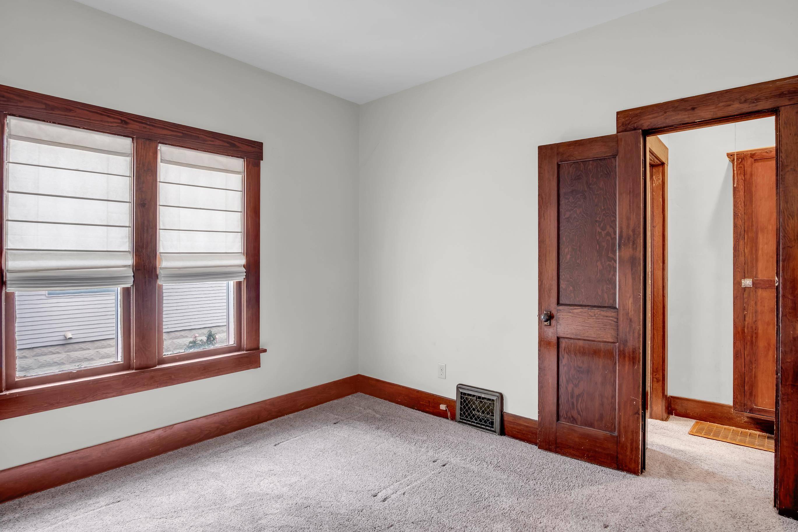 Newton, KS 67114,716 E 5th St
