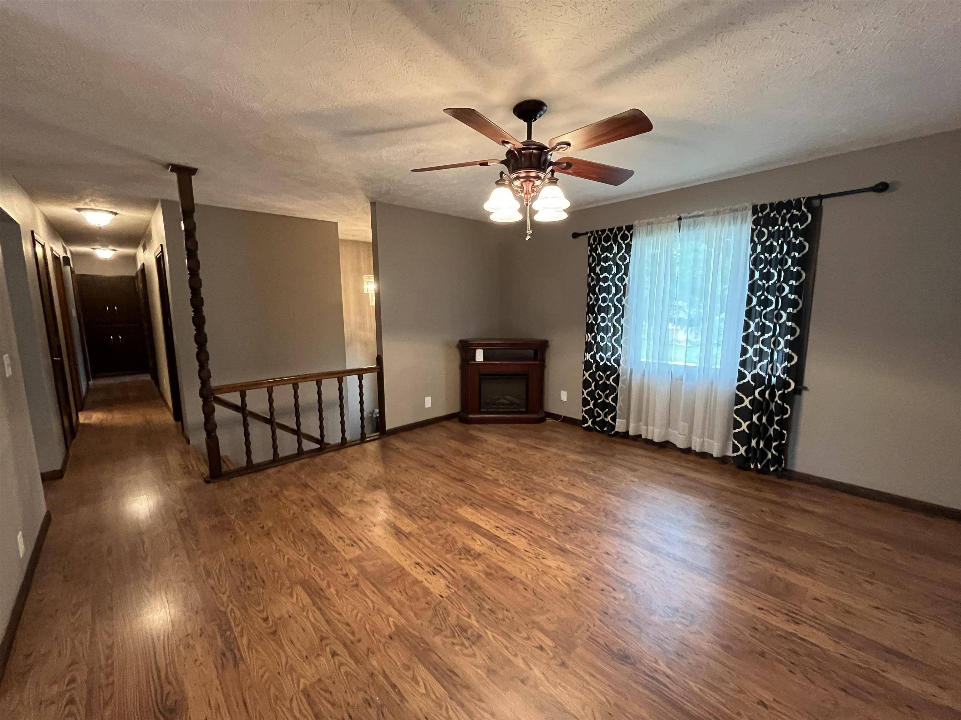 Salina, KS 67401,301 E Parkway Ave